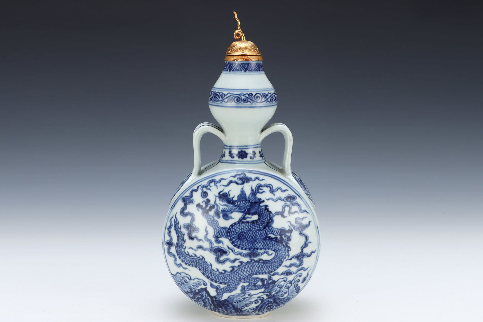 Chinese Gilt Gold Blue And White Porcelain Clouds Dragon Design Porcelain Vase - 3