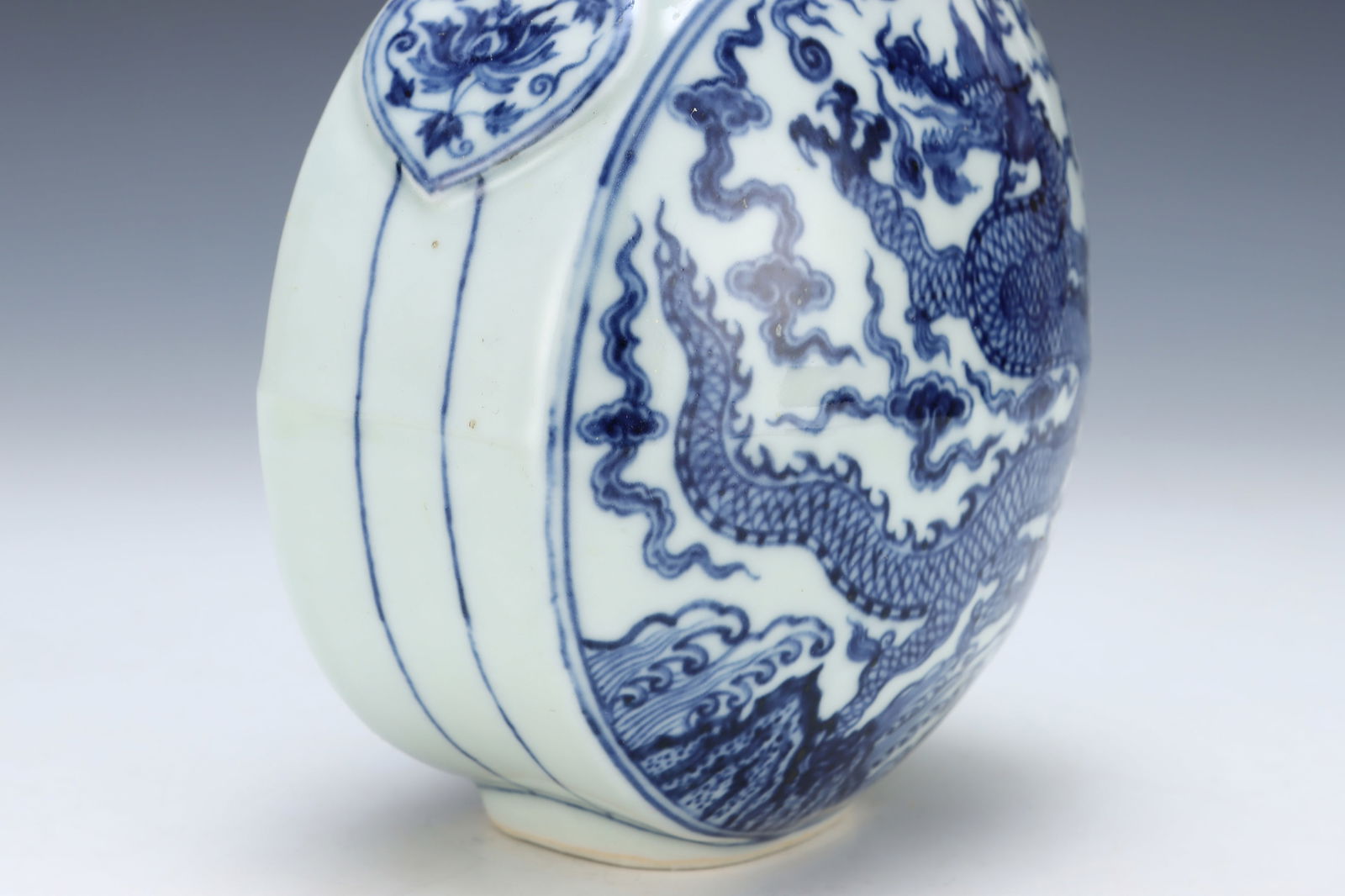 Chinese Gilt Gold Blue And White Porcelain Clouds Dragon Design Porcelain Vase - 5