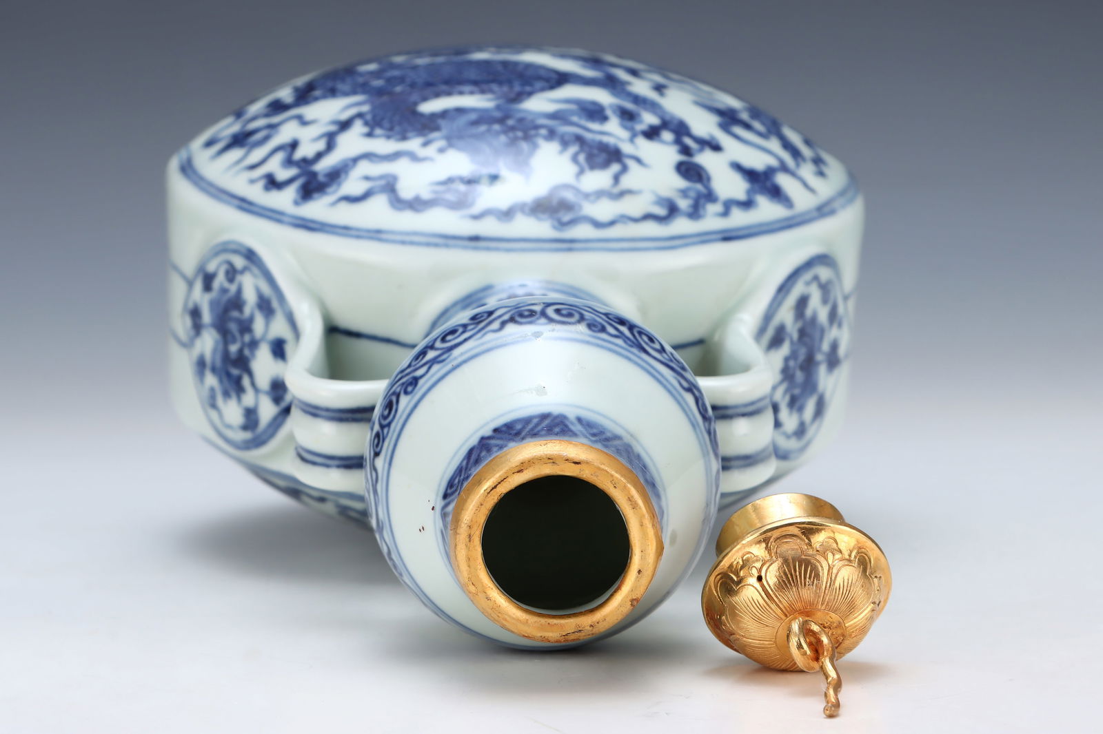 Chinese Gilt Gold Blue And White Porcelain Clouds Dragon Design Porcelain Vase - 7