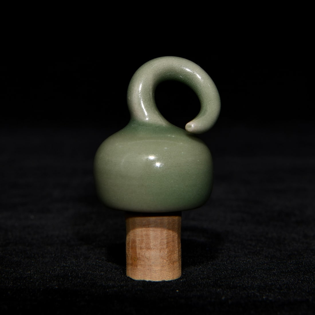 Chinese Longquan Kiln Gourd Shape Porcelain Vase - 8