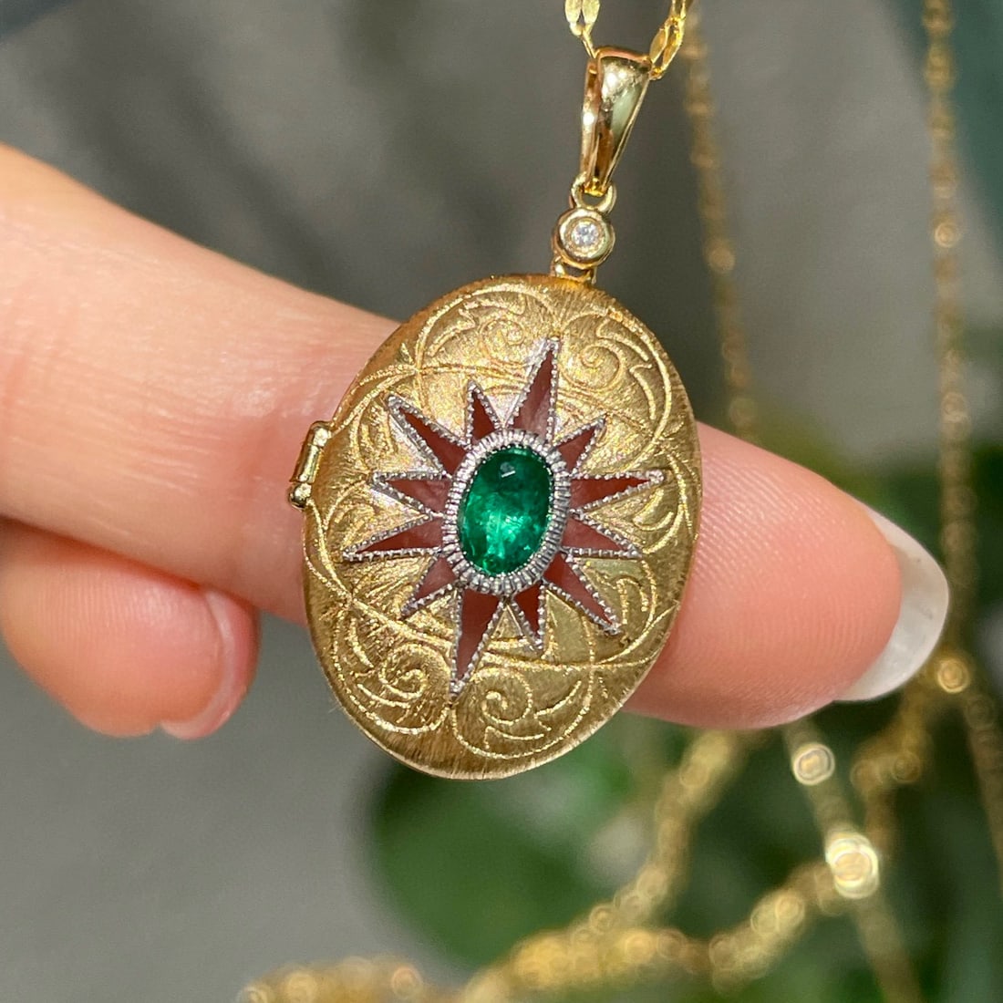 14K GOLD 0.2 CT NATURAL EMERALD & DIAMOND PENDANT - 2