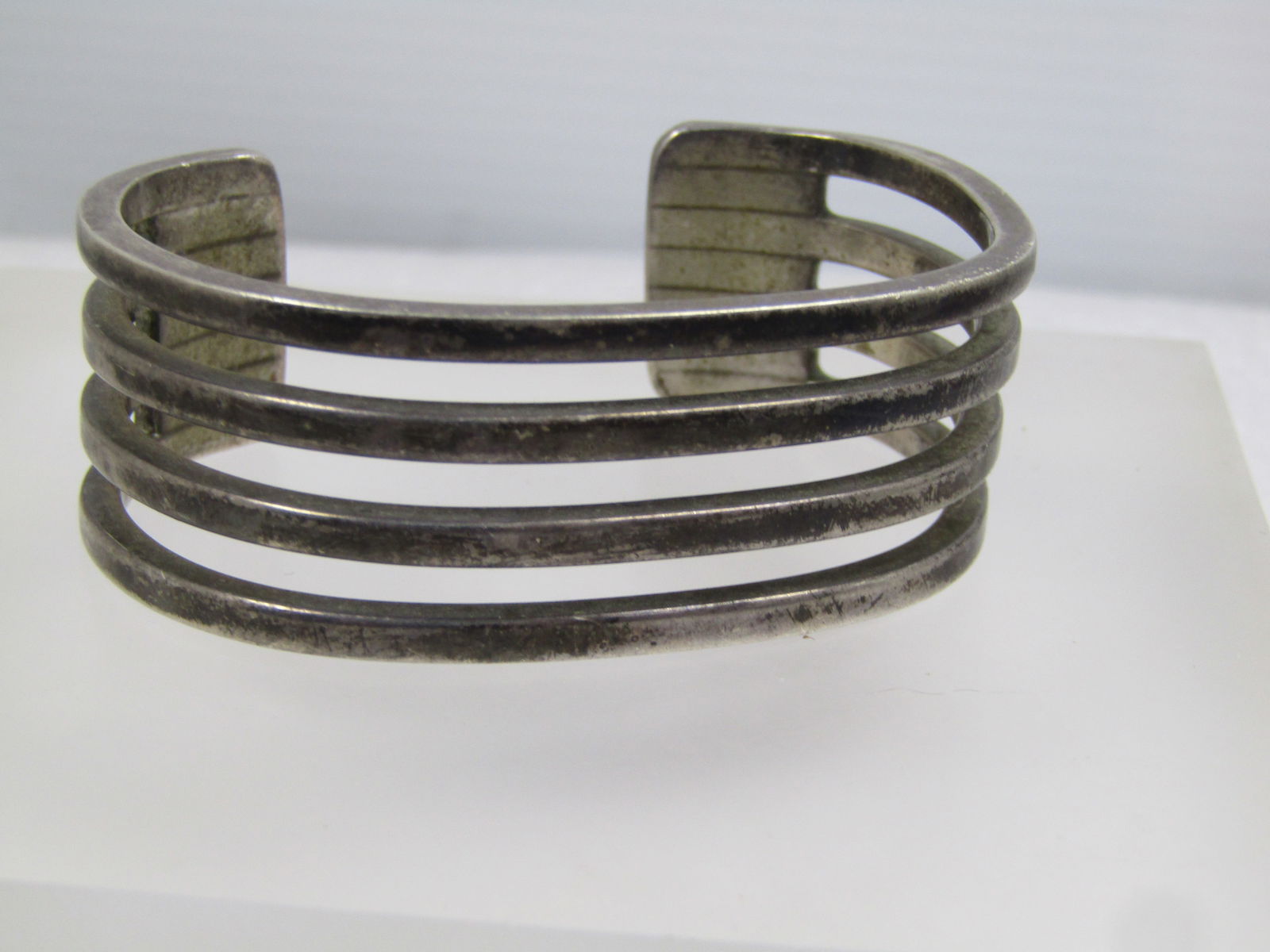 Vintage Sterling Modernist Four Banded Cuff Bracelet, 6", Signed Michel Plumai: Title:Vintage Sterling Modernist Four Banded Cuff Bracelet, 6", Signed Michel PlumaiDescription:Vintage Sterling Modernist Four Banded Cuff Bracelet, 6", Signed Michel Plumail who is a French