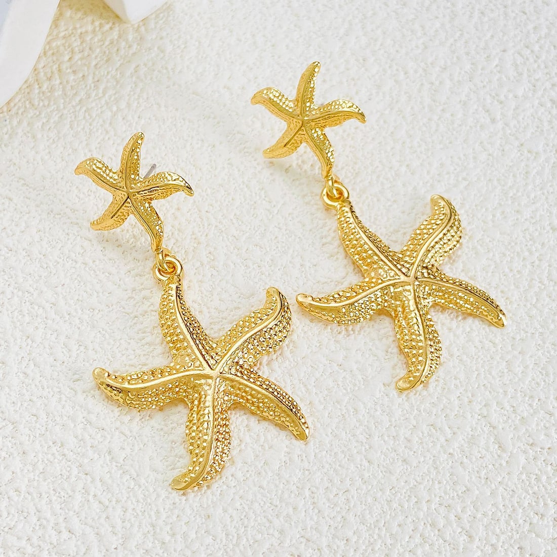 Gold Plated Steel Starfish style statement earring dangle earrings: Title:Gold Plated Steel Starfish style statement earring dangle earringsDescription:Gold Plated Steel Starfish style statement earring dangle earrings. Perfect for making a bold fashion statement,