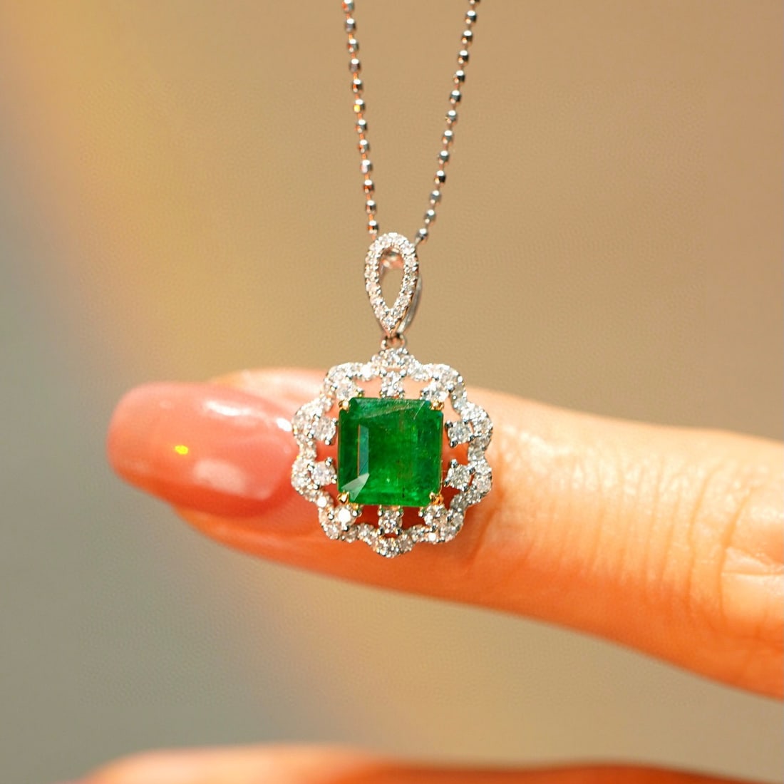 14K GOLD 1.5 CT VIVID GREEN NATURAL EMERALD & DIAMOND PENDANT - 2