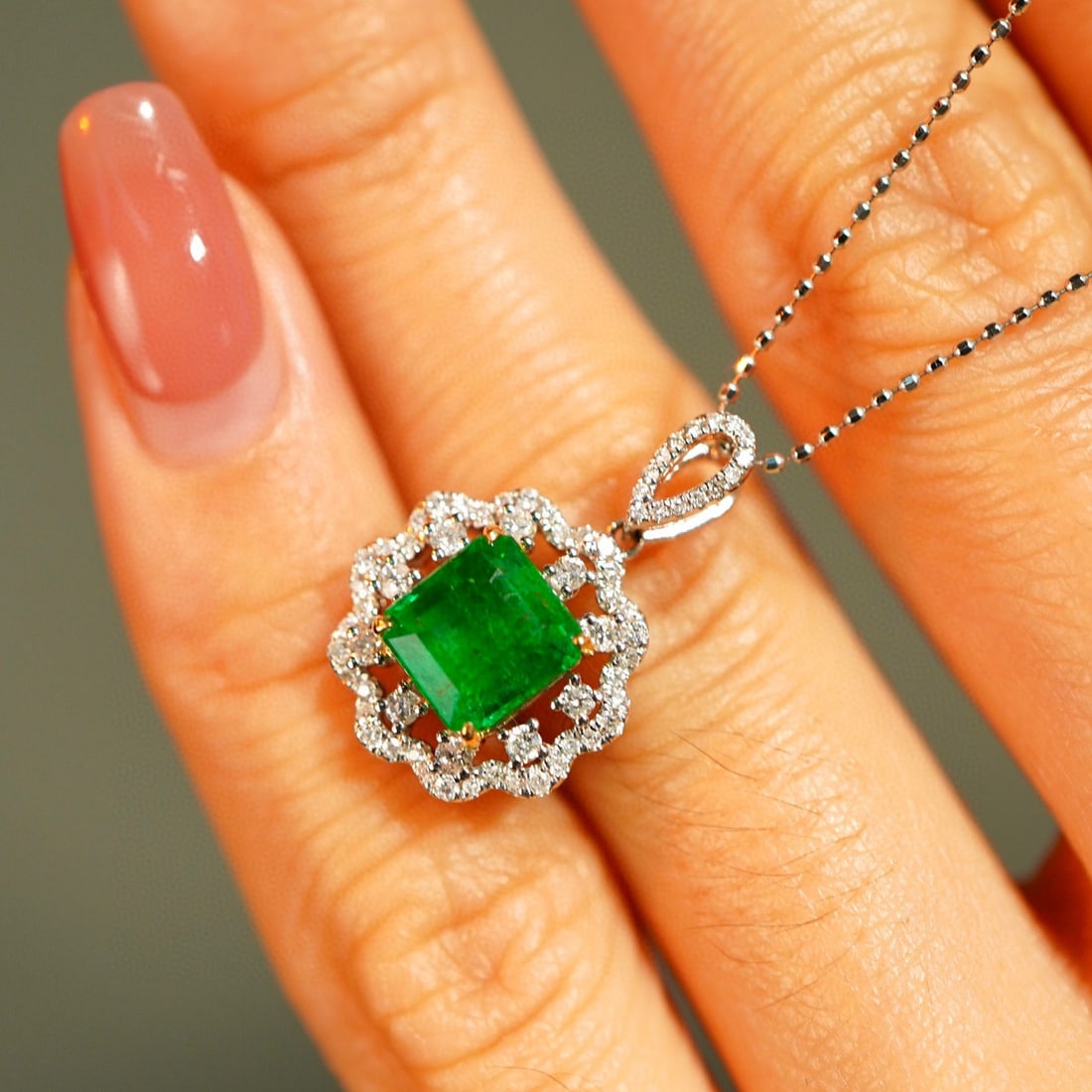 14K GOLD 1.5 CT VIVID GREEN NATURAL EMERALD & DIAMOND PENDANT - 4