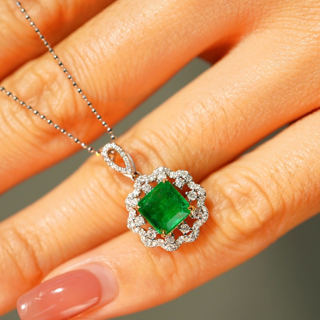 14K GOLD 1.5 CT VIVID GREEN NATURAL EMERALD & DIAMOND PENDANT - 5