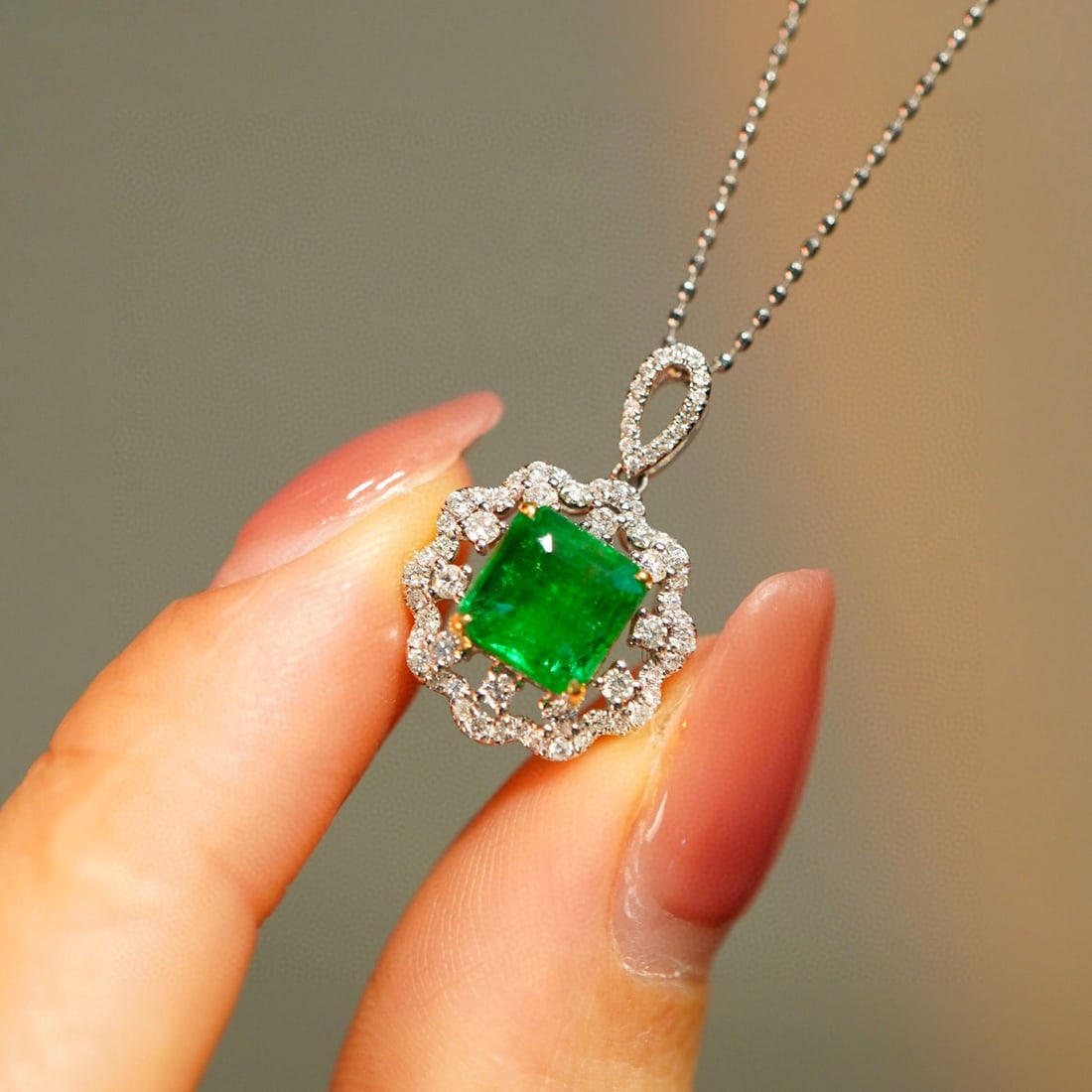 14K GOLD 1.5 CT VIVID GREEN NATURAL EMERALD & DIAMOND PENDANT - 6