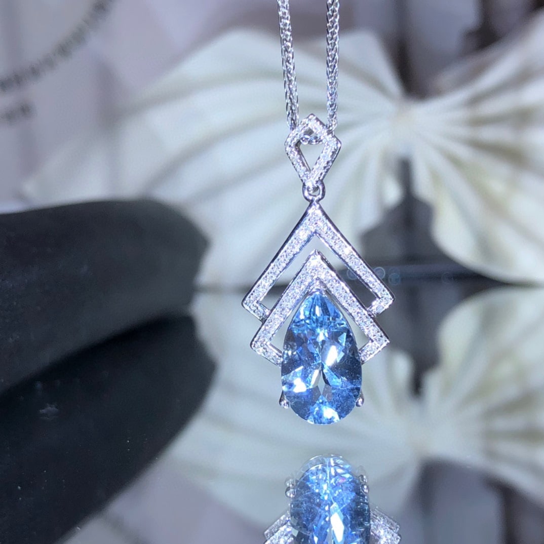 14K GOLD 2.25 CT NATURAL AQUAMARINE & DIAMOND PENDANT: Title:14K GOLD 2.25 CT NATURAL AQUAMARINE & DIAMOND PENDANTDescription:Ref:230528193Gold Content:14K GoldMain Gemstone:AquamarineNumber of stones:1Shape:PearCarat Weight:2.25ct