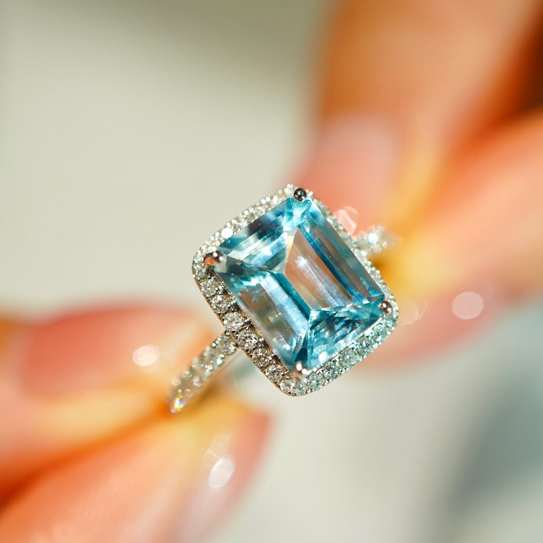 14K GOLD 3 CT NATURAL AQUAMARINE & DIAMOND RING - 3