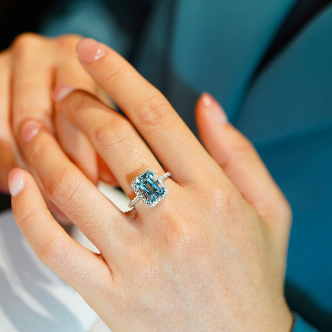 14K GOLD 3 CT NATURAL AQUAMARINE & DIAMOND RING - 6