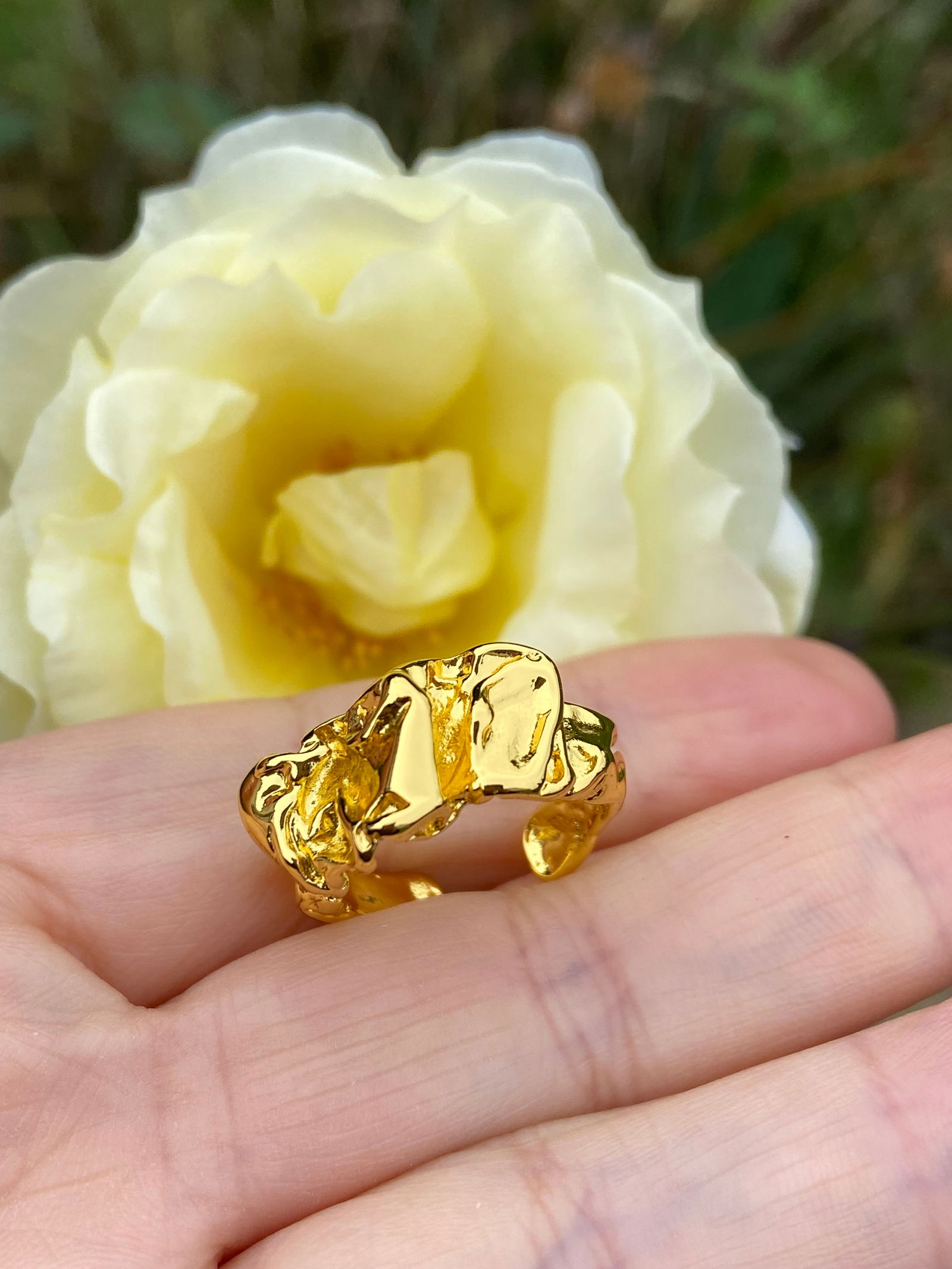 18K Gold Plated Fashion Ring: Title:18K Gold Plated Fashion Ring Description:18K Gold Plated Fashion Ring Date/Period:Contemporary (21st Century) Materials:Material: 18k gold plated titanium steel Dimensions:size US 5, open band s