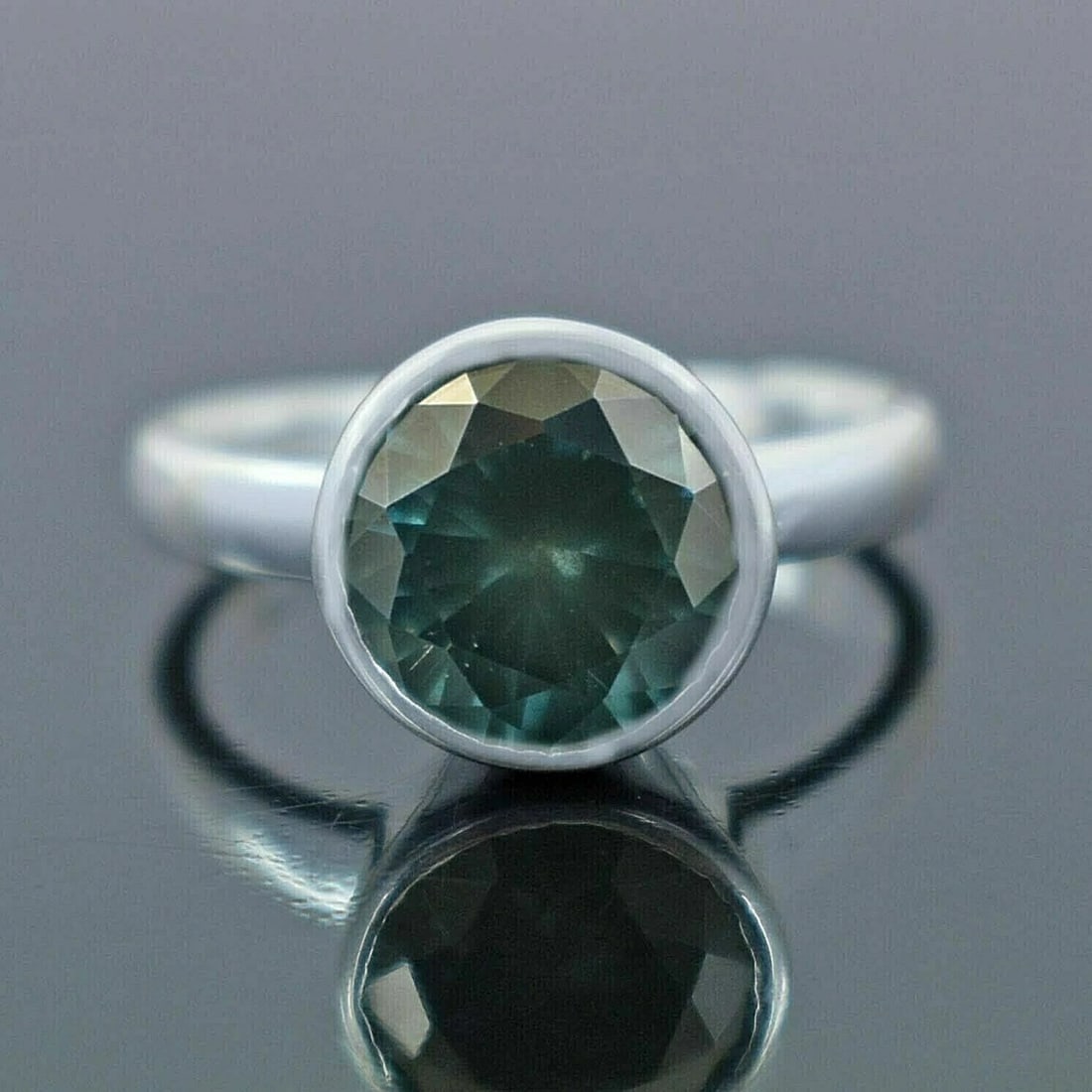 Treasure Trove NYC Goldtone Triple Strand Pink Enamel Cubist Link Necklace: Title:Treasure Trove NYC Goldtone Triple Strand Pink Enamel Cubist Link NecklaceDescription:Jewelry Information Brand, Seller, or Collection Name Treasure Trove NYC Metal stamp? Not stamped 