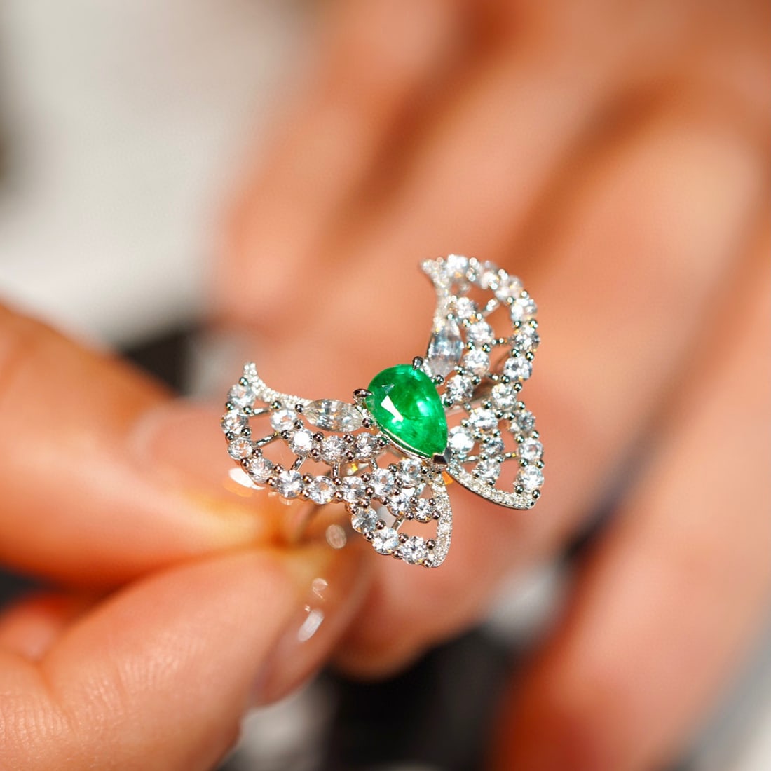 14K GOLD 0.55 CT VIVID GREEN NATURAL EMERALD & SAPPHIRE & DIAMOND RING - 3