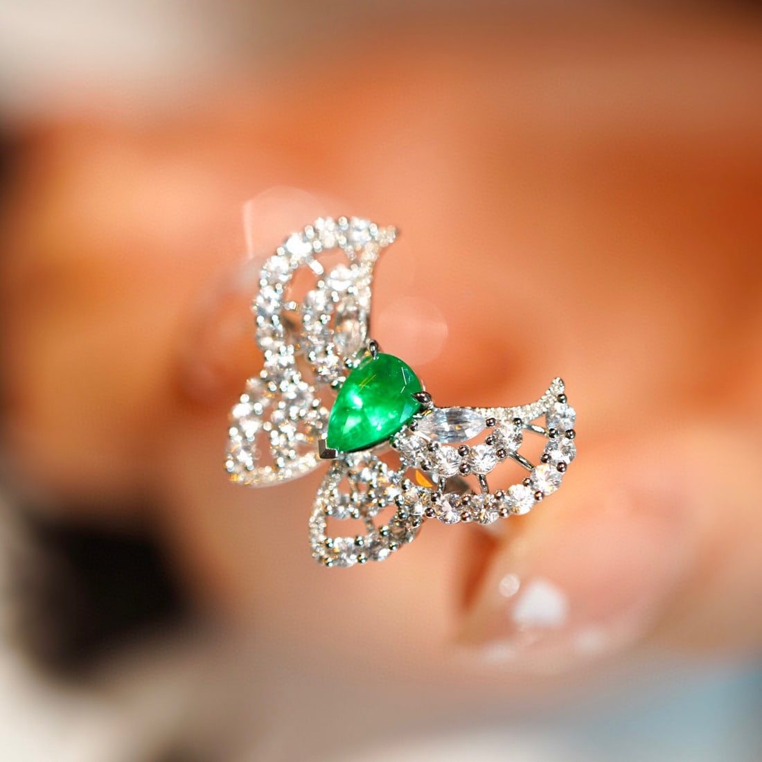 14K GOLD 0.55 CT VIVID GREEN NATURAL EMERALD & SAPPHIRE & DIAMOND RING - 4