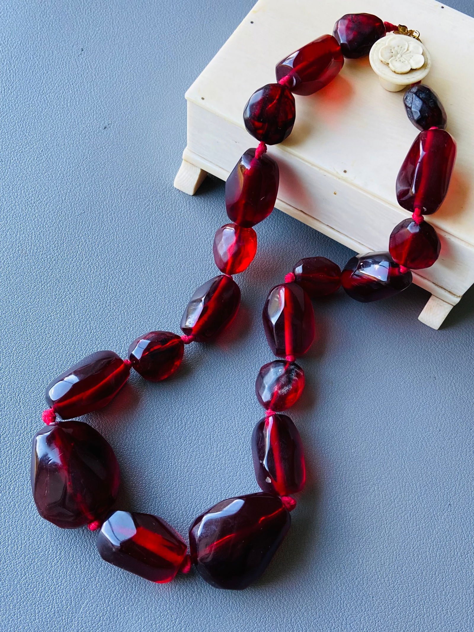 Vintage 1930s Celluloid Cherry Amber Graduated Faceted Bead Necklace – 56cm / 85g - 4