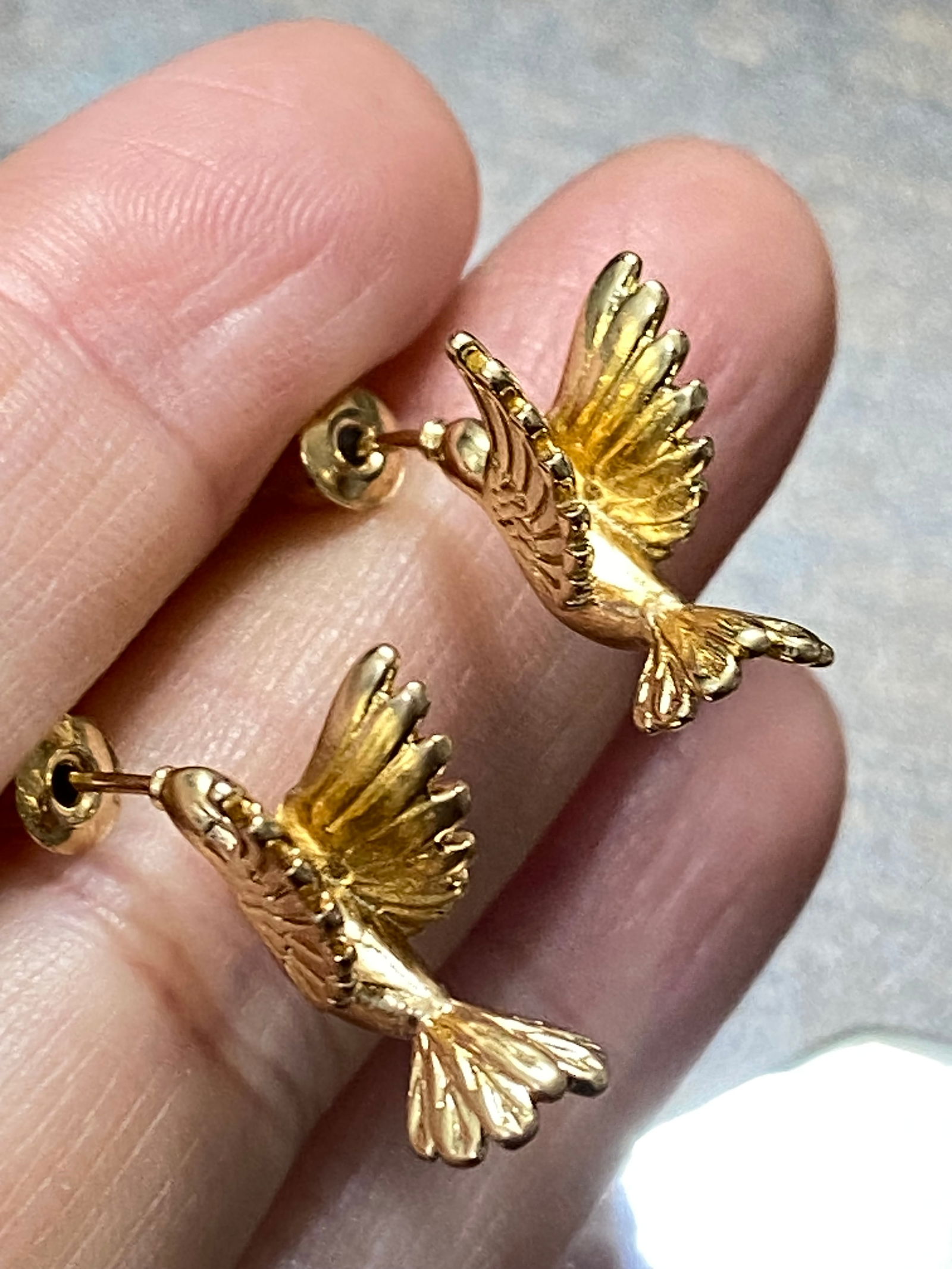 Gold-Plated 3D hummingbird design earrings - 4