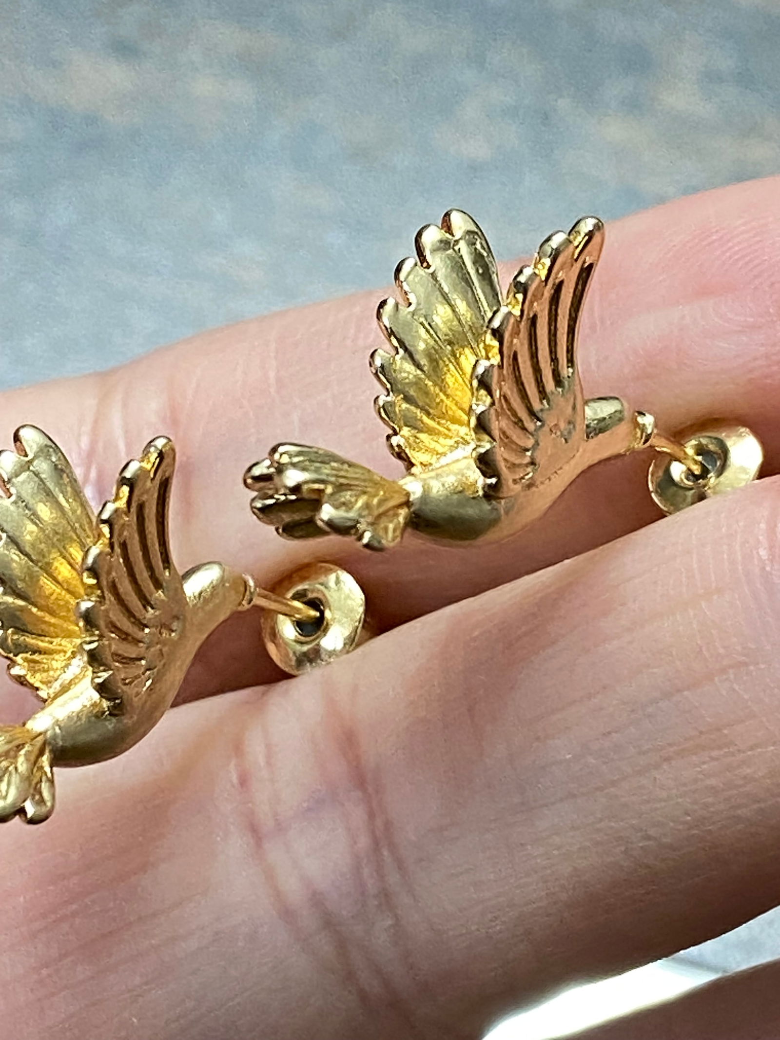 Gold-Plated 3D hummingbird design earrings - 5