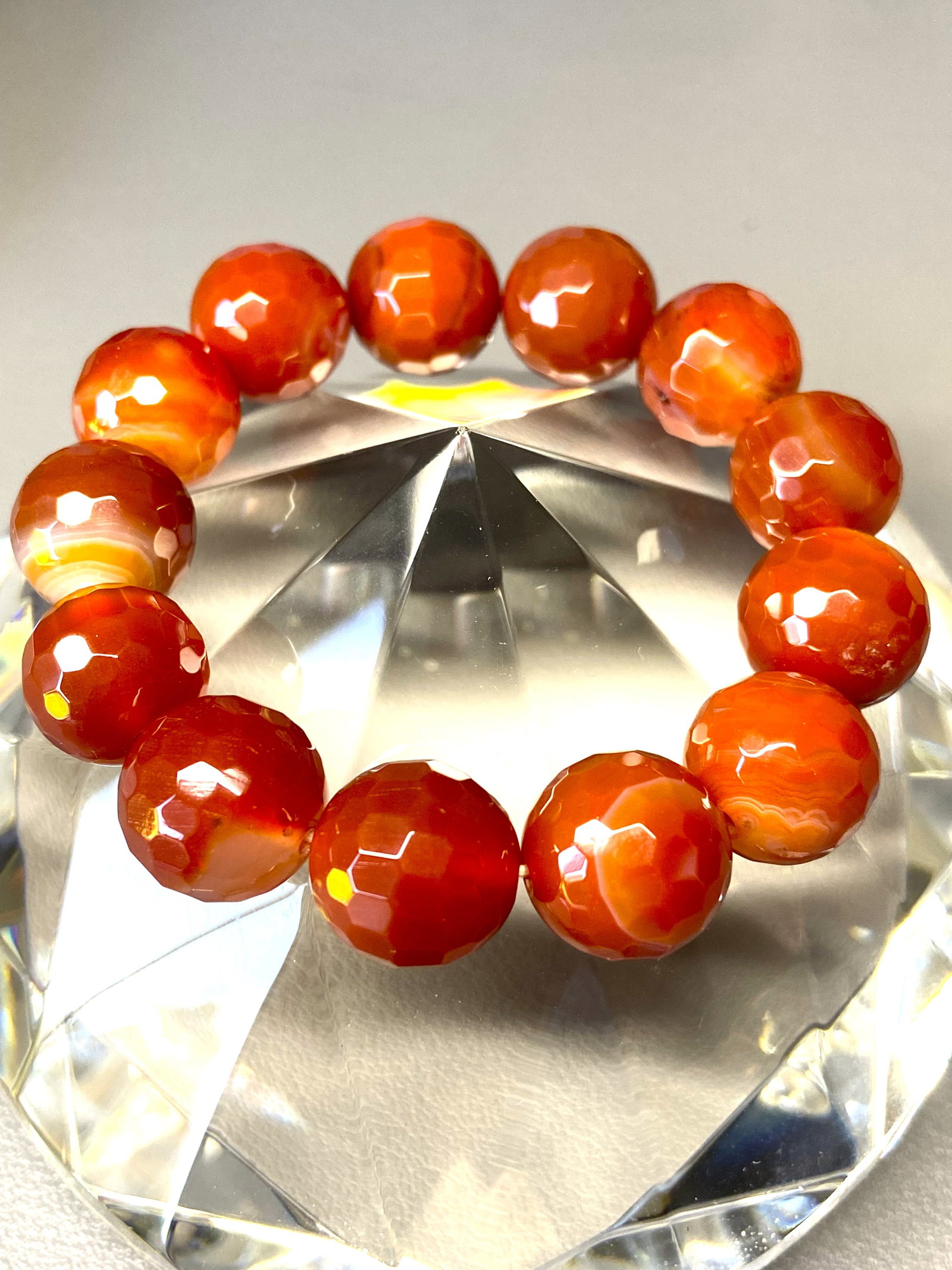 14mm Faceted Natural Carnelian Bead Bracelet: Title:14mm Faceted Natural Carnelian Bead BraceletDescription:This stunning vintage bracelet is crafted from natural carnelian, featuring large 14mm faceted beads that shimmer with a diamond-like