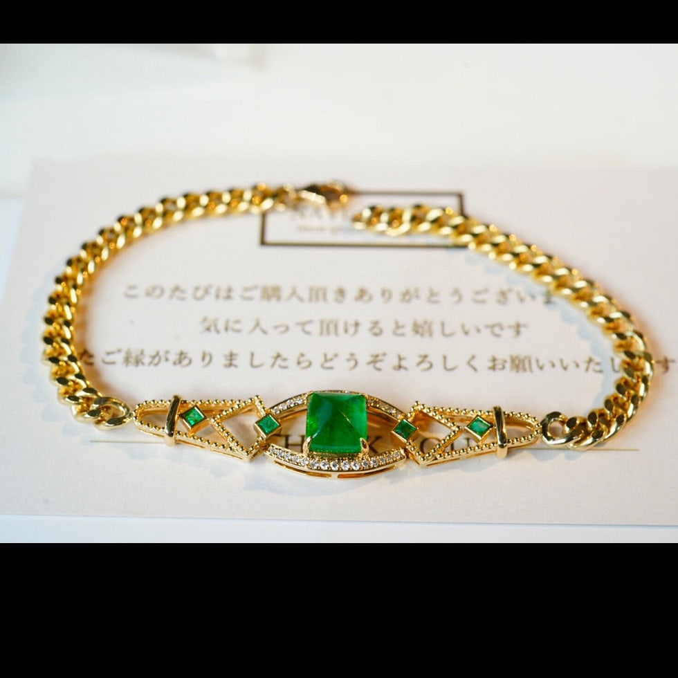 14K GOLD 2 CT VIVID GREEN NATURAL EMERALD & DIAMOND BRACELET: Title:14K GOLD 2 CT VIVID GREEN NATURAL EMERALD & DIAMOND BRACELETDescription:Ref:230528221Gold Content:14K GoldMain Gemstone:EmeraldShape:Suger-LoafCarat Weight:2ct Color:Vivid