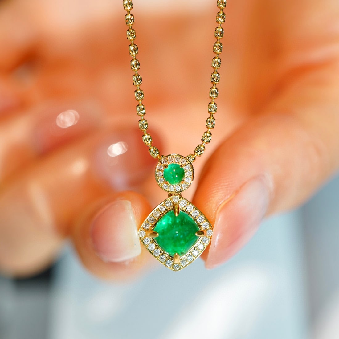 14K GOLD 1.7 CTW VIVID GREEN NATURAL EMERALD & EMERALD PENDANT - 2