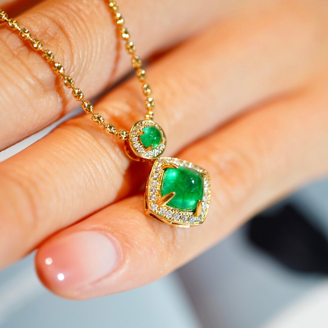 14K GOLD 1.7 CTW VIVID GREEN NATURAL EMERALD & EMERALD PENDANT - 3