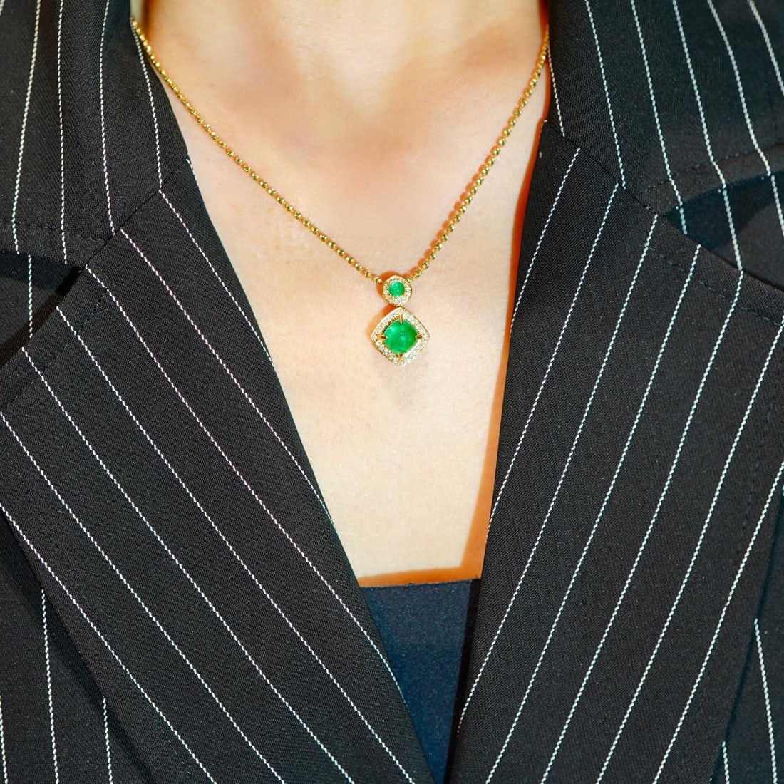 14K GOLD 1.7 CTW VIVID GREEN NATURAL EMERALD & EMERALD PENDANT - 6