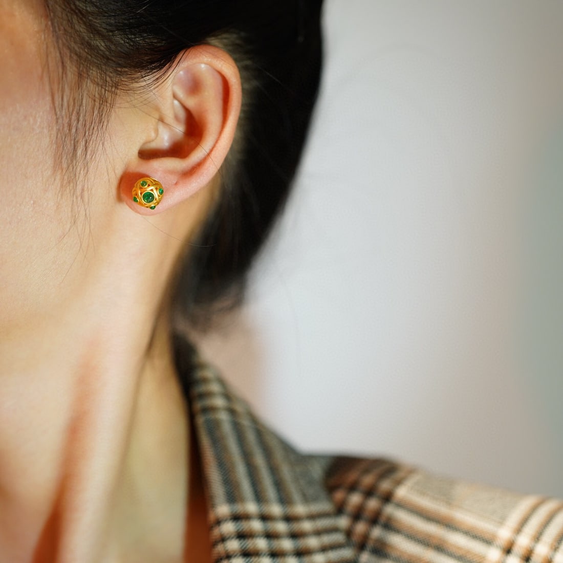 14K GOLD 0.50 CT VIVID GREEN NATURAL EMERALD EARRINGS - 7