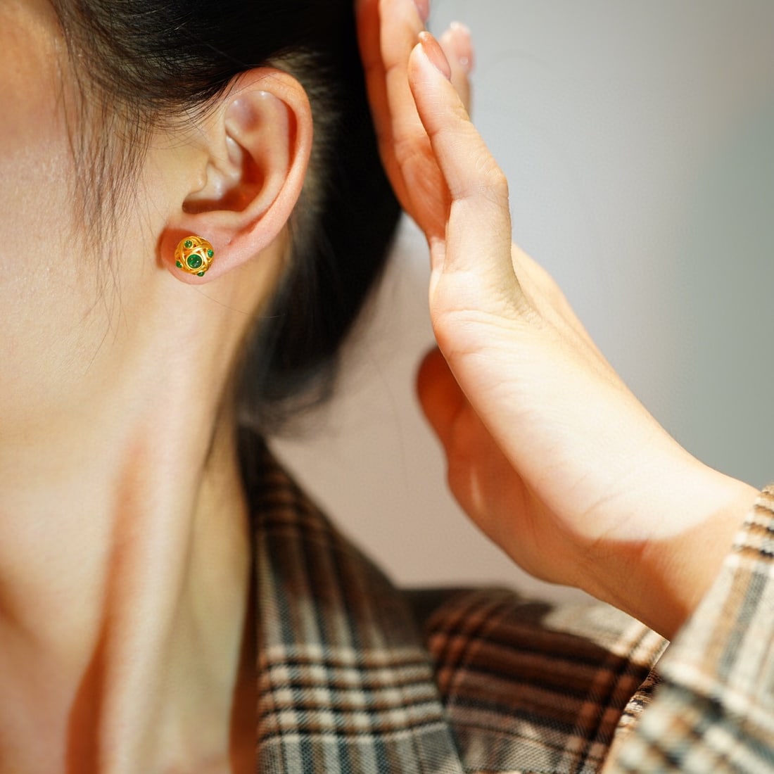 14K GOLD 0.50 CT VIVID GREEN NATURAL EMERALD EARRINGS - 8