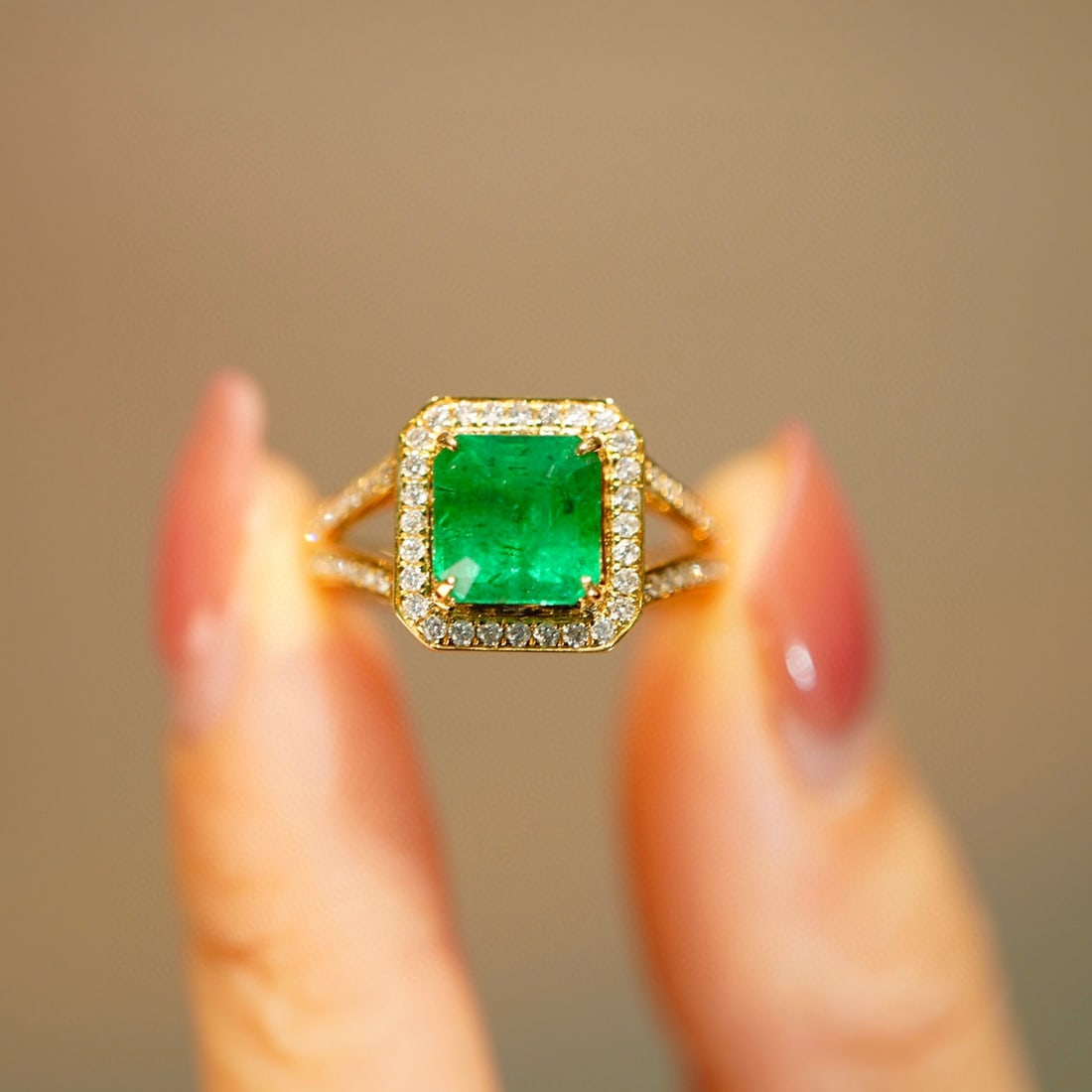 14K GOLD 2 CT VIVID GREEN NATURAL EMERALD & DIAMOND RING - 2