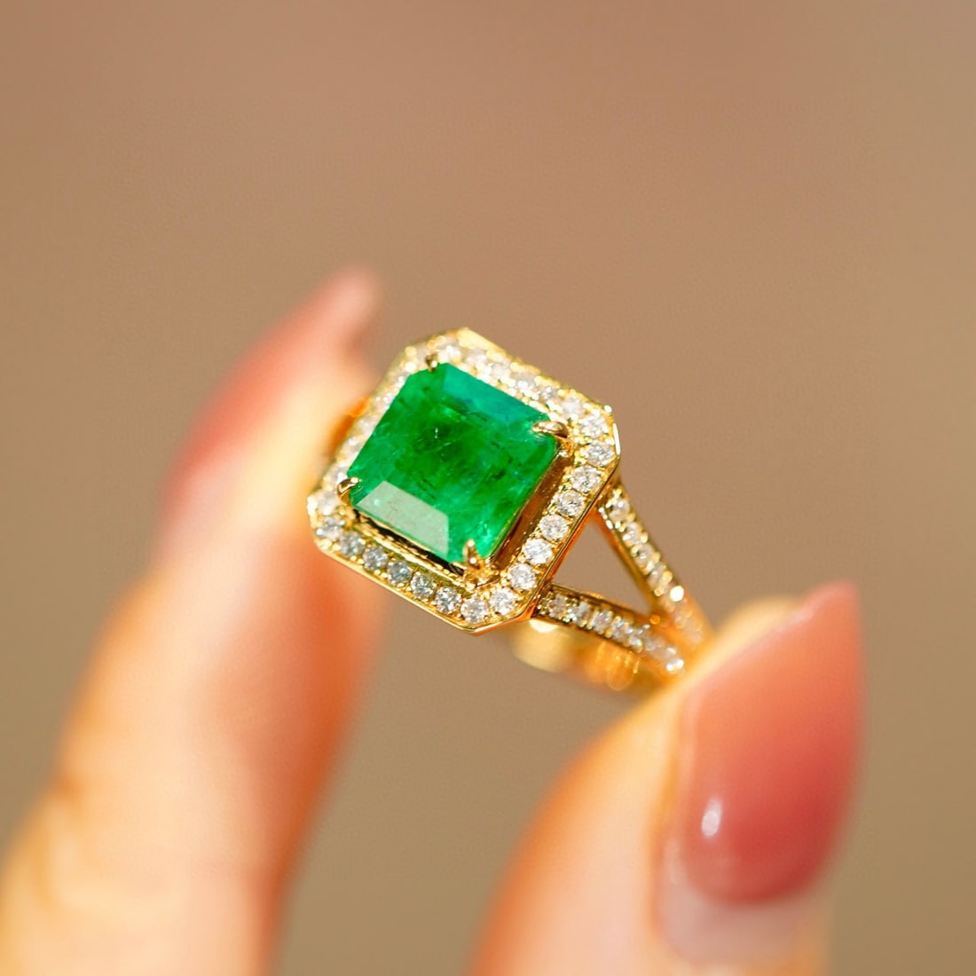 14K GOLD 2 CT VIVID GREEN NATURAL EMERALD & DIAMOND RING - 3