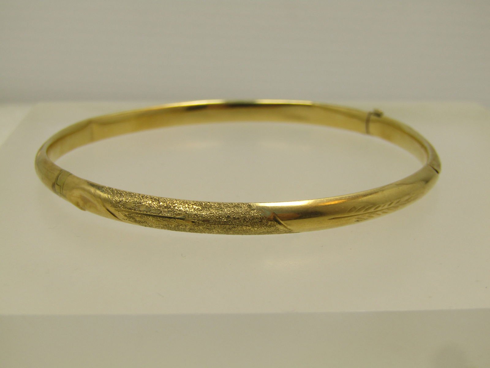 Vintage 10kt Hinged Bangle Bracelet, 7.5" 1940's-1950's (1 of 8)