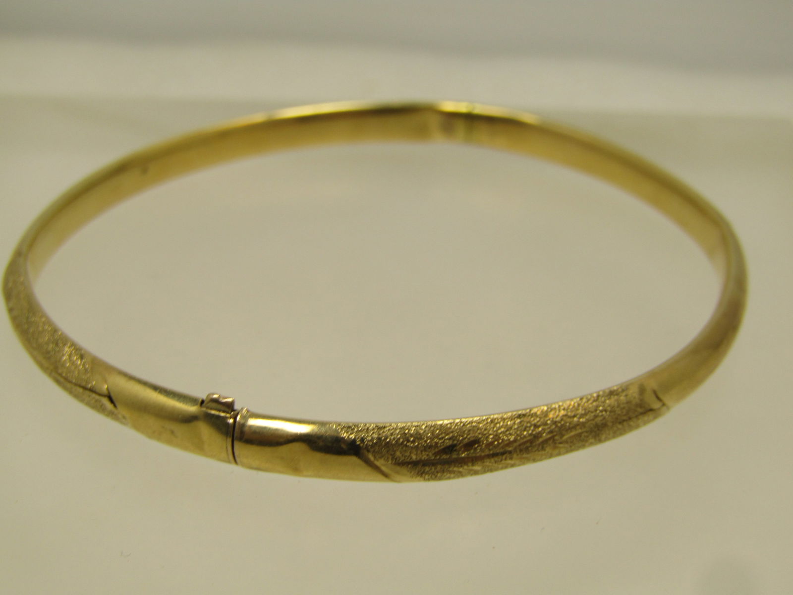 Vintage 10kt Hinged Bangle Bracelet, 7.5" 1940's-1950's - 3