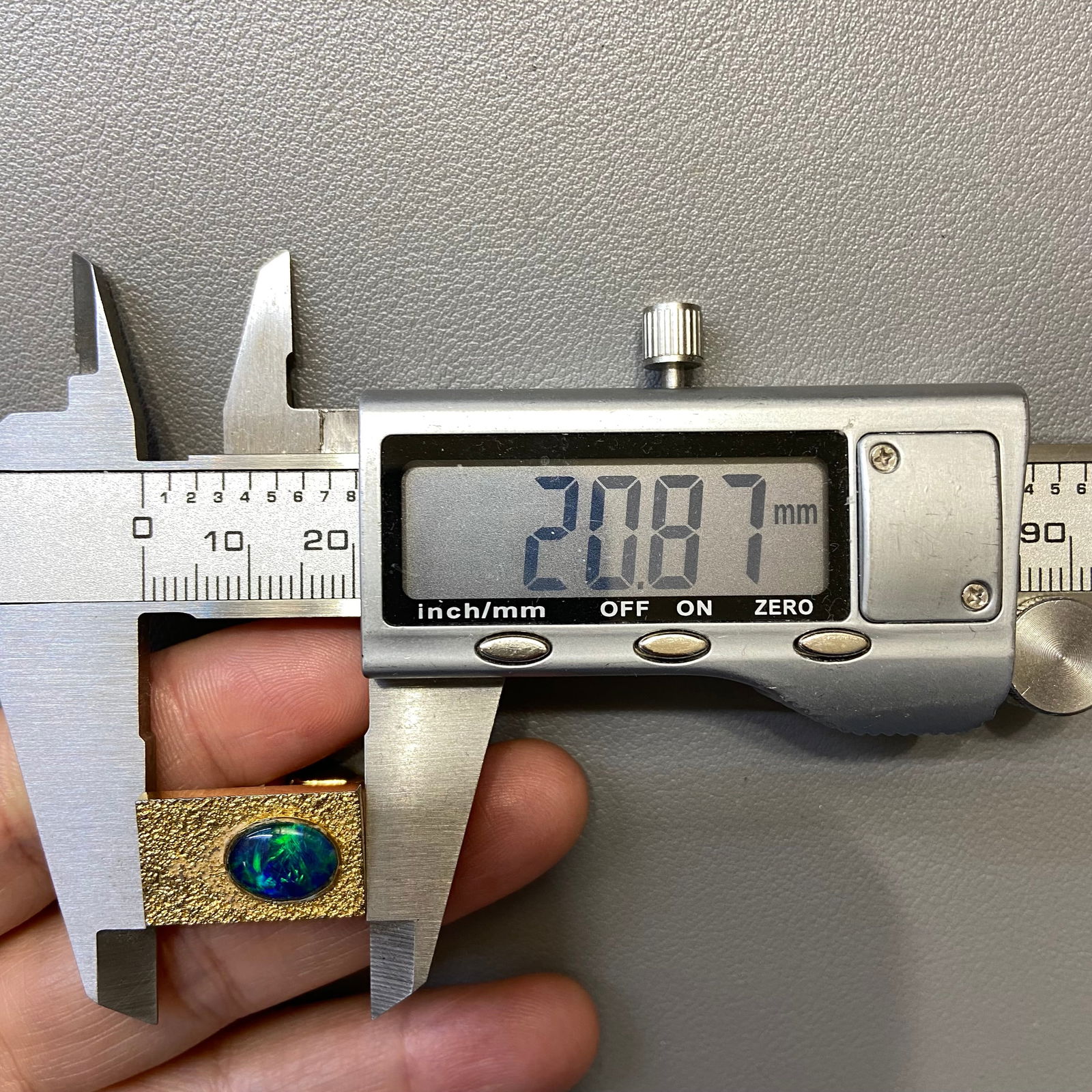 Vintage Gold-Tone Cufflinks with Oval Opalescent Stones - 10