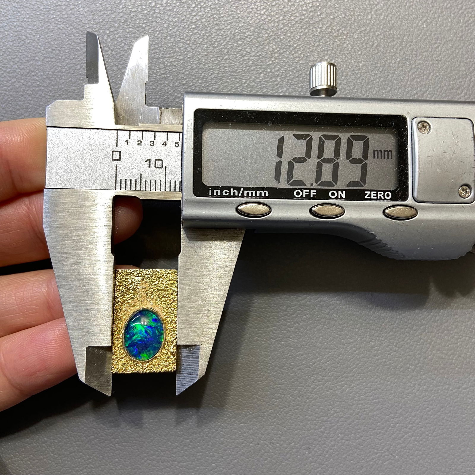 Vintage Gold-Tone Cufflinks with Oval Opalescent Stones - 11