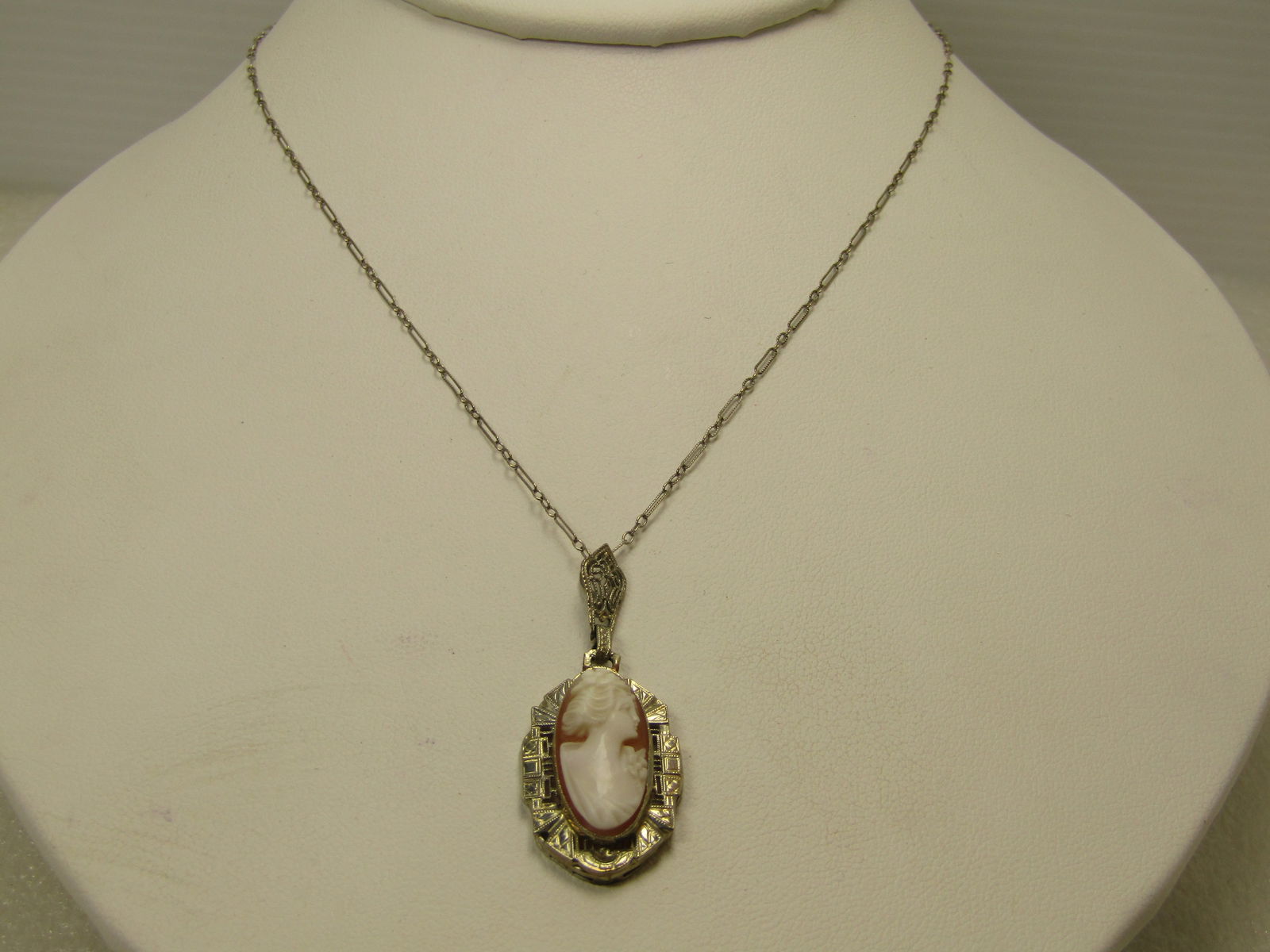 Antique 14kt Cameo Necklace, 15.5", White Gold, Very Early 1900's: Title:Antique 14kt Cameo Necklace, 15.5", White Gold, Very Early 1900'sDescription:Antique 14kt Cameo Necklace, 15.5", White Gold, Very Early 1900's. Paperclip style milgrain link and is appx. 15.5".