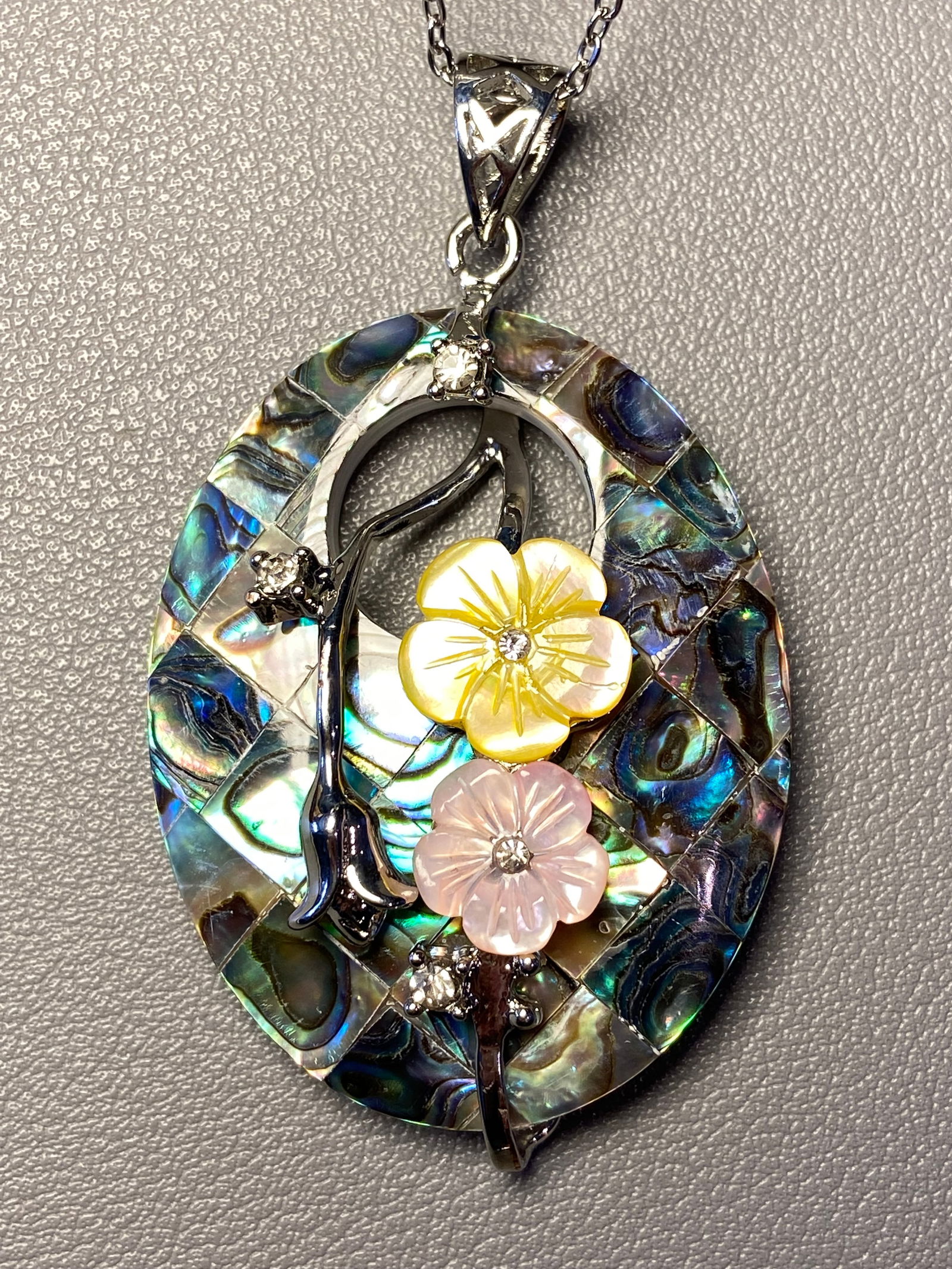 Vintage Art Nouveau Mother of Pearl flowers Abalone mosaic pendant necklace: Title:Vintage Art Nouveau Mother of Pearl flowers Abalone mosaic pendant necklaceDescription:Natural shell Flower gemstone pendant silver necklace with White Topaz Inspiration Chakra. Carve pink and