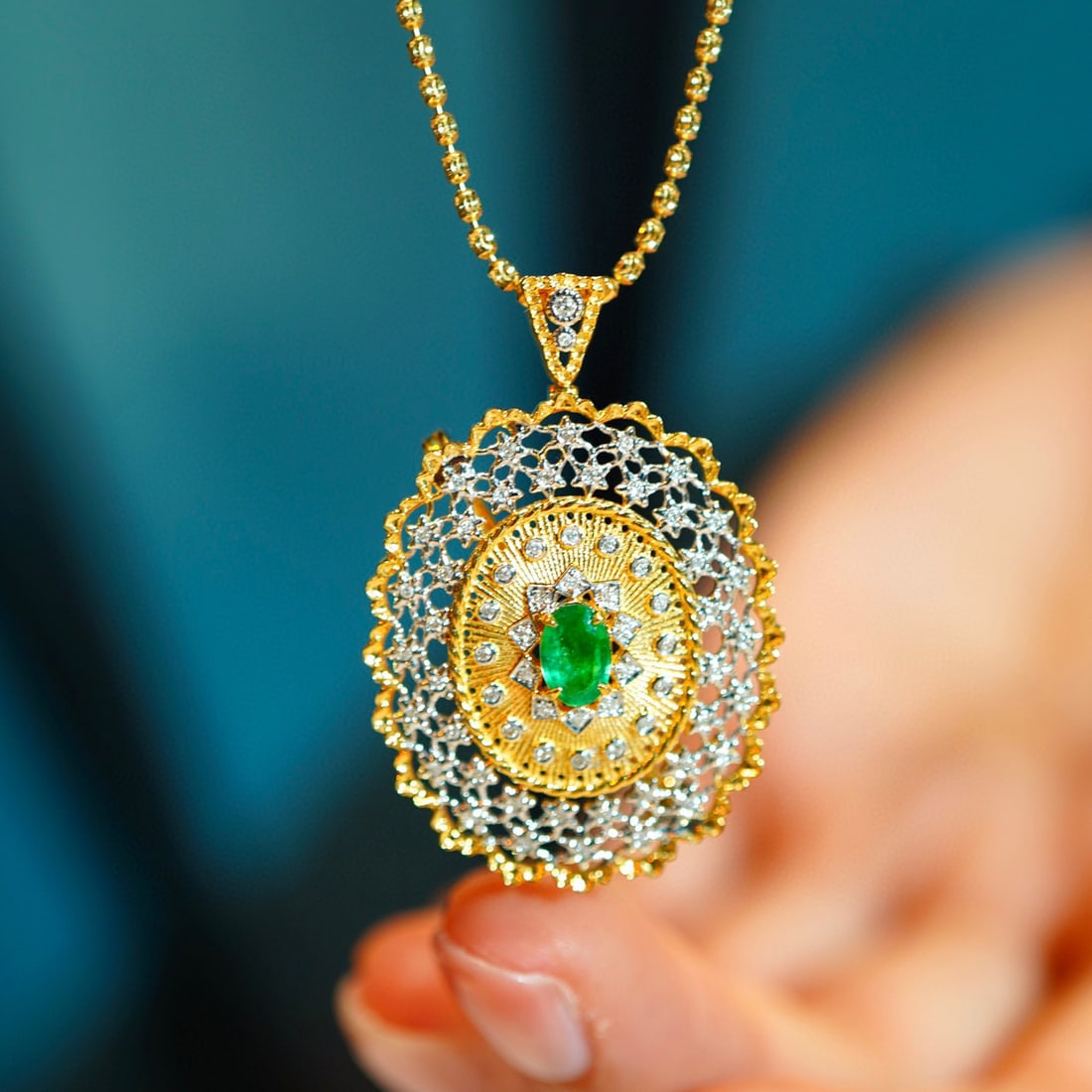 14K GOLD 0.3 CT VIVID GREEN NATURAL EMERALD & DIAMOND BROOCH/PENDANT: Title:14K GOLD 0.3 CT VIVID GREEN NATURAL EMERALD & DIAMOND BROOCH/PENDANTDescription:Ref:230528200Gold Content:14K GoldMain Gemstone:EmeraldNumber of stones:1Shape:OvalCarat Weight:0.3ct Color:Vivid