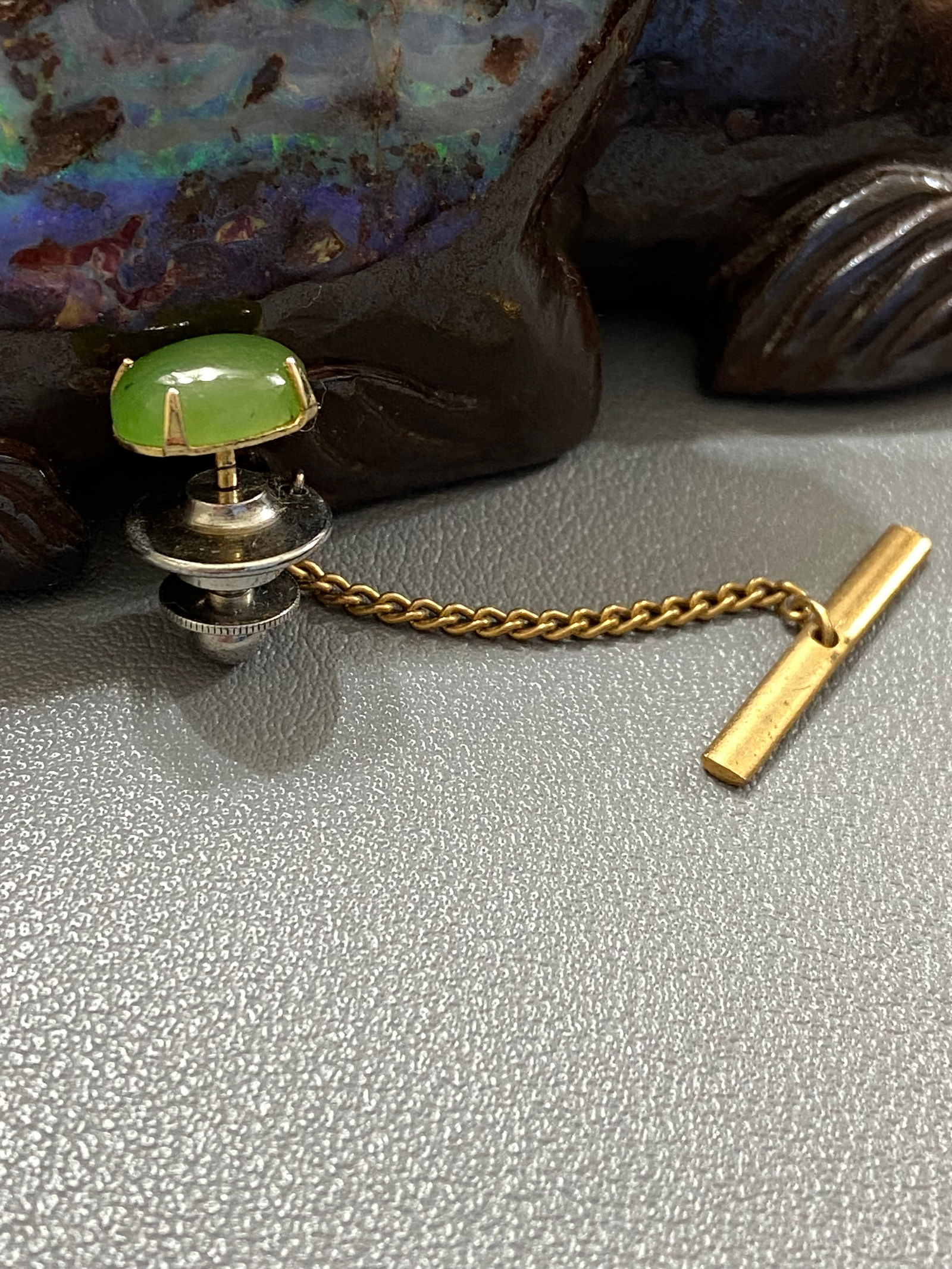 Vintage 22ct Gold Plated Tie Pin with Oval Spinach Green Nephrite Jade - 4