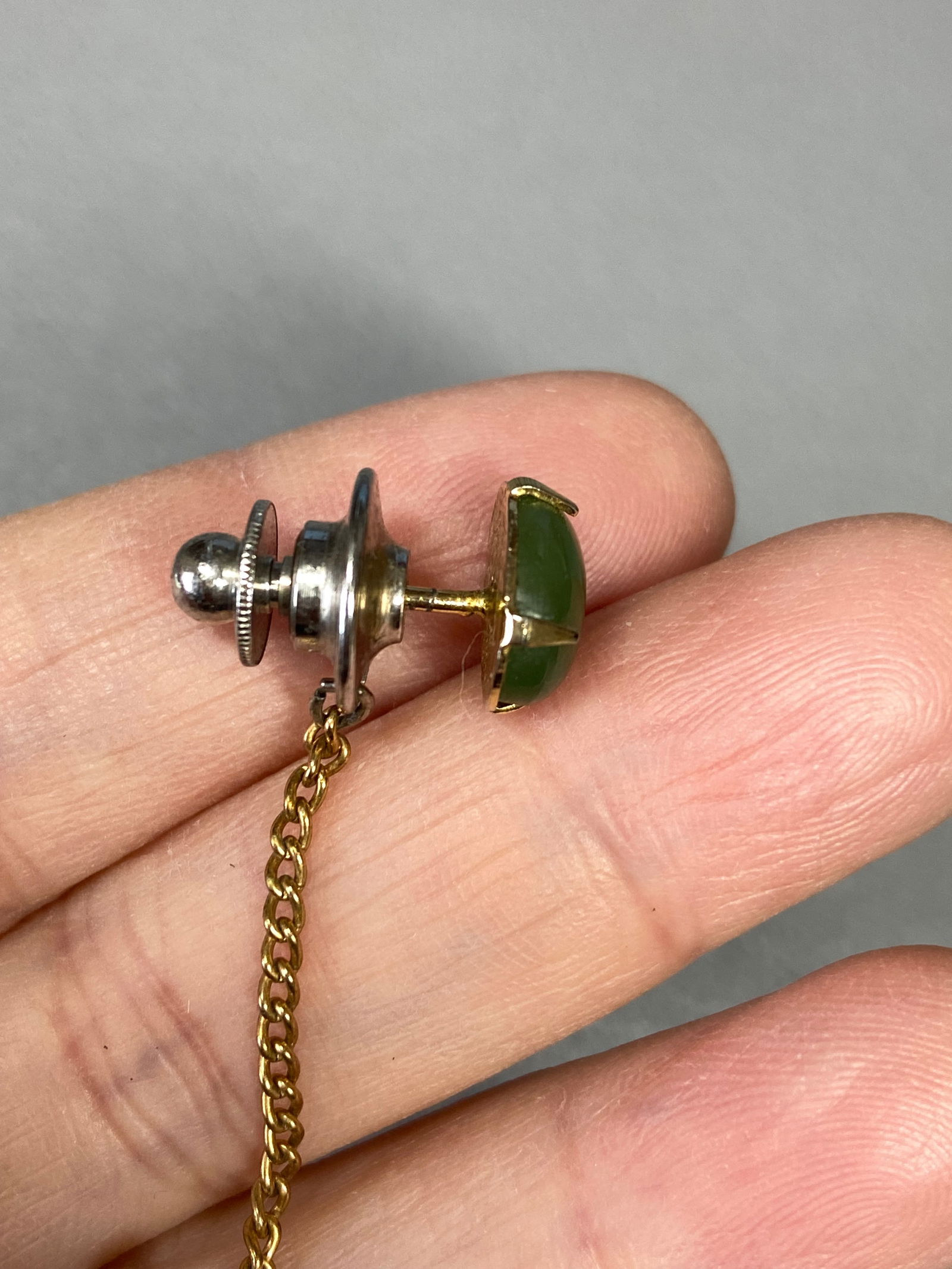 Vintage 22ct Gold Plated Tie Pin with Oval Spinach Green Nephrite Jade - 8
