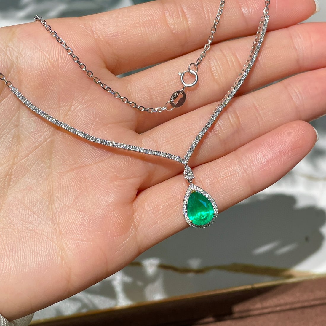 14K GOLD 1.6 CT VIVID GREEN NATURAL EMERALD & DIAMOND NECKLACE - 3
