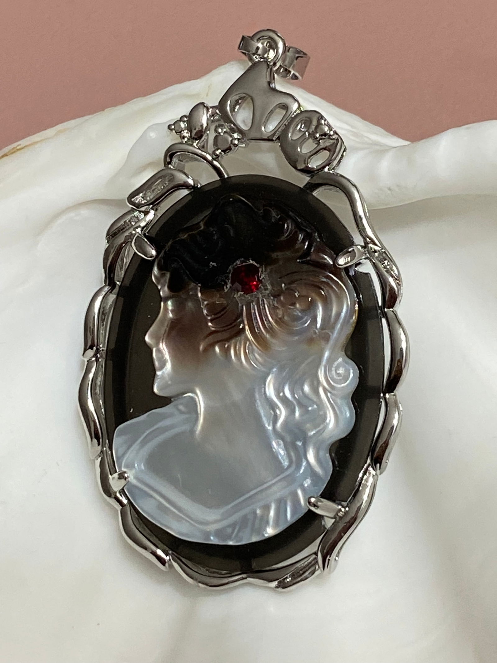 Art Deco Style Carved Fairy Girl Shell Cameo Pendant - 2