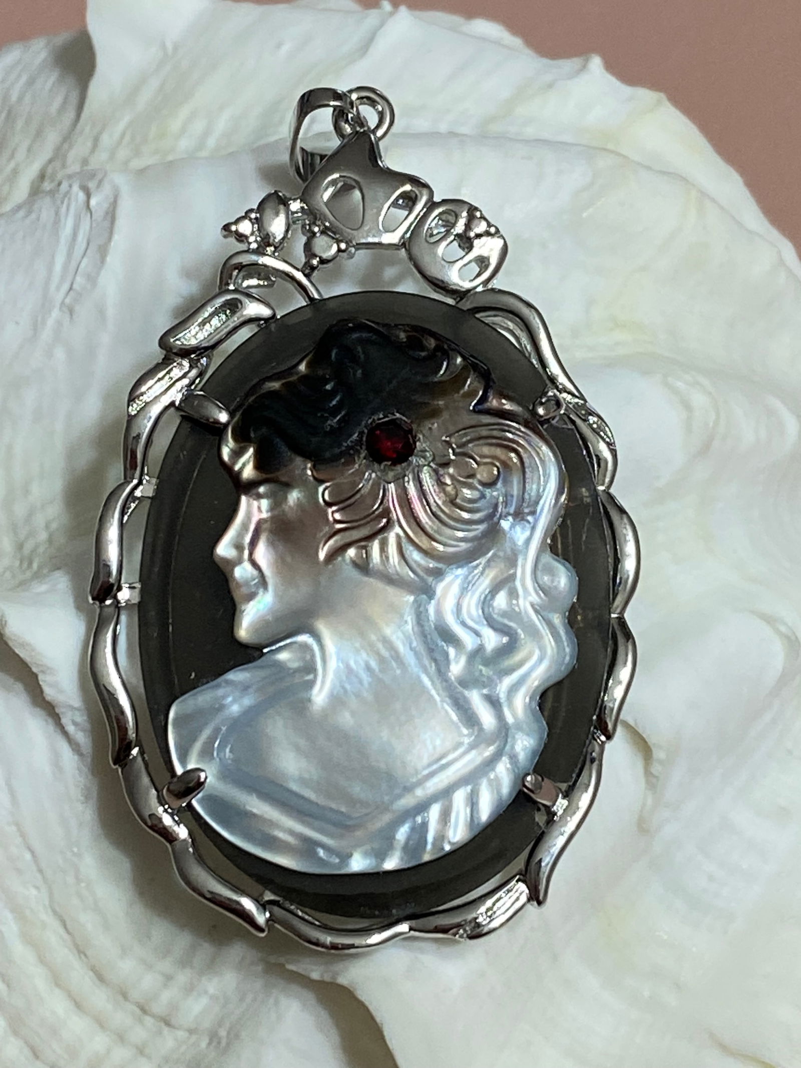 Art Deco Style Carved Fairy Girl Shell Cameo Pendant - 4