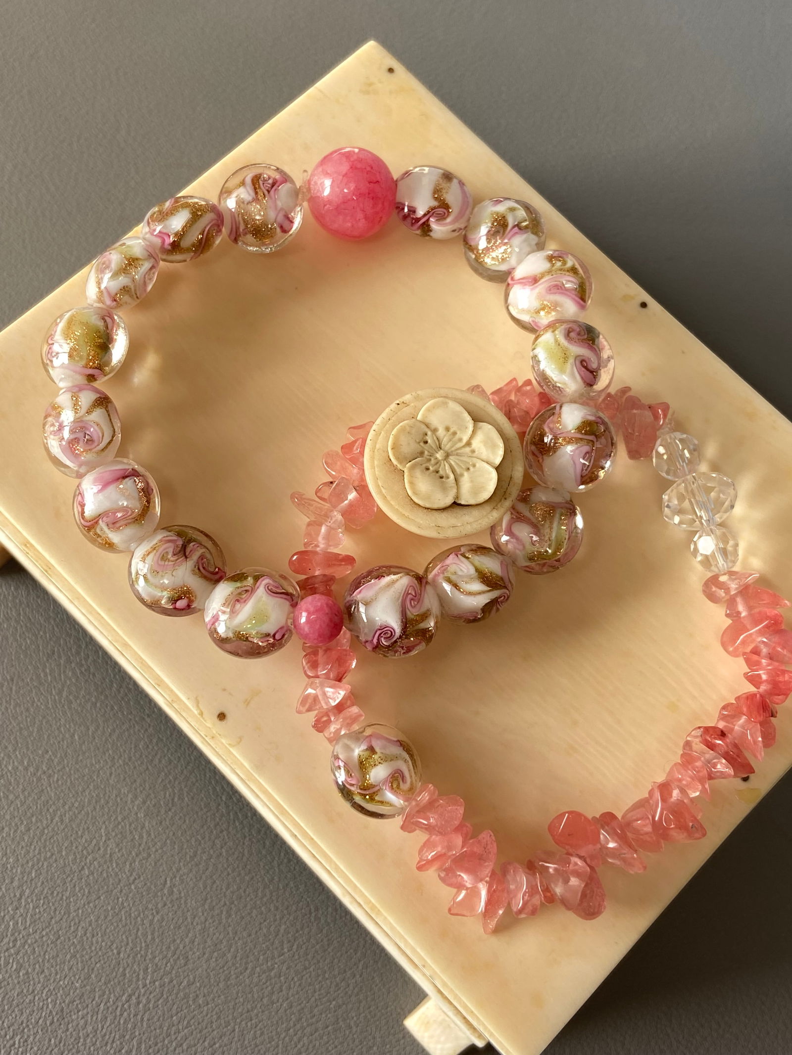 Pair of Murano Gold Foil Glass and Natural Strawberry Quartz Elastic Bracelets - 3