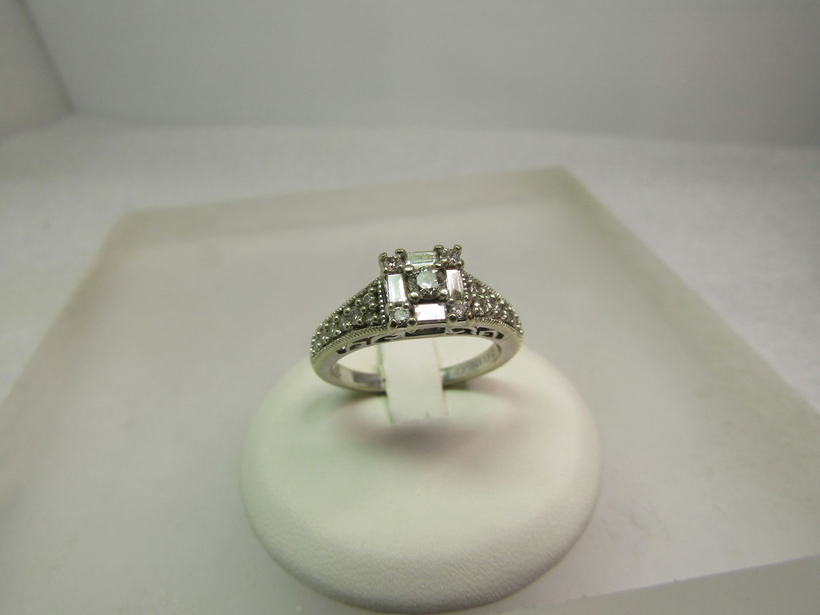 Vintage 14kt Diamond Engagement Ring, White Gold, Sz. 7. 1960's - 2