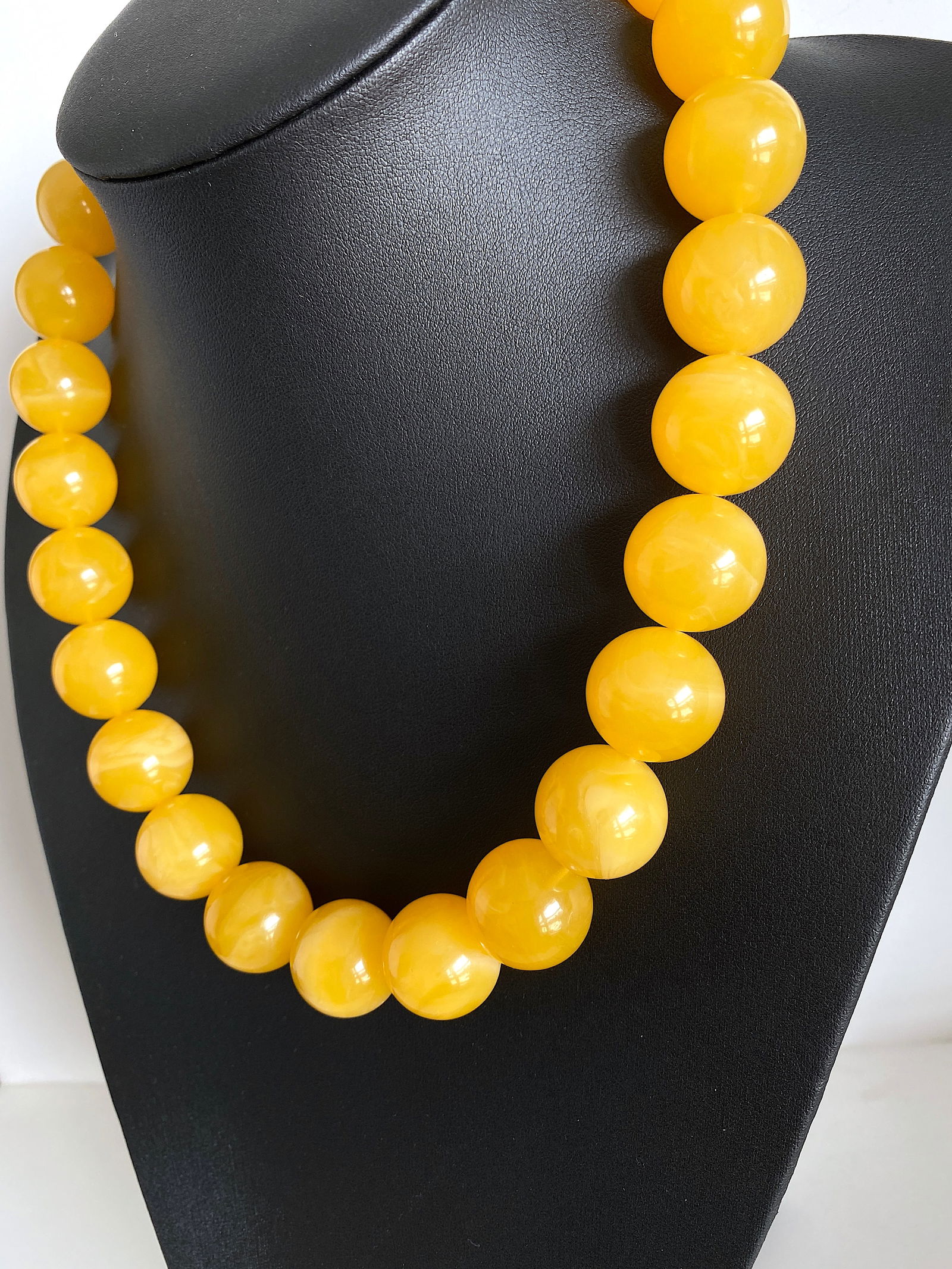Unique and Stunning Amber Necklace made from Round Amber beads - 3