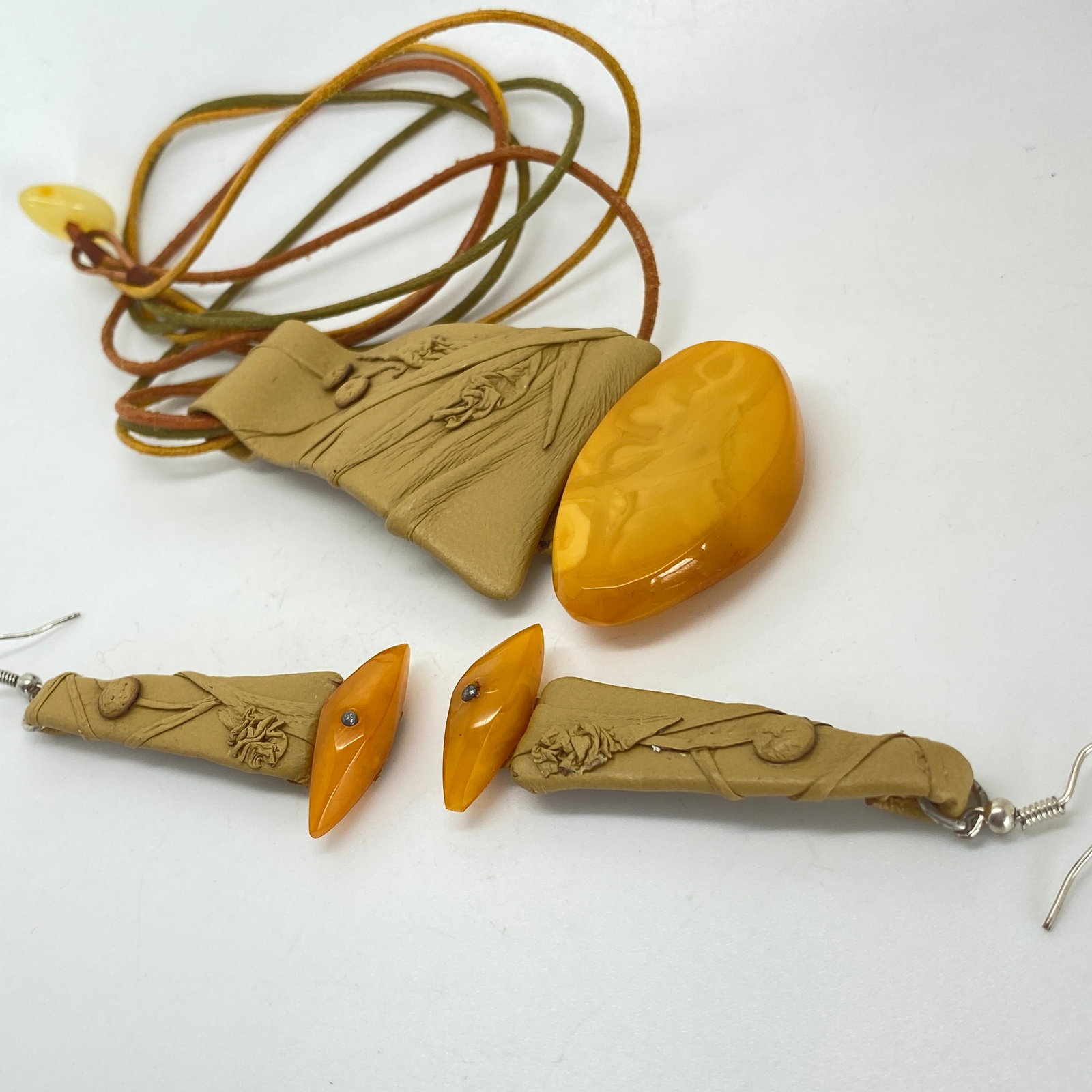 Vintage Leather Amber Earrings and Necklace set - 10