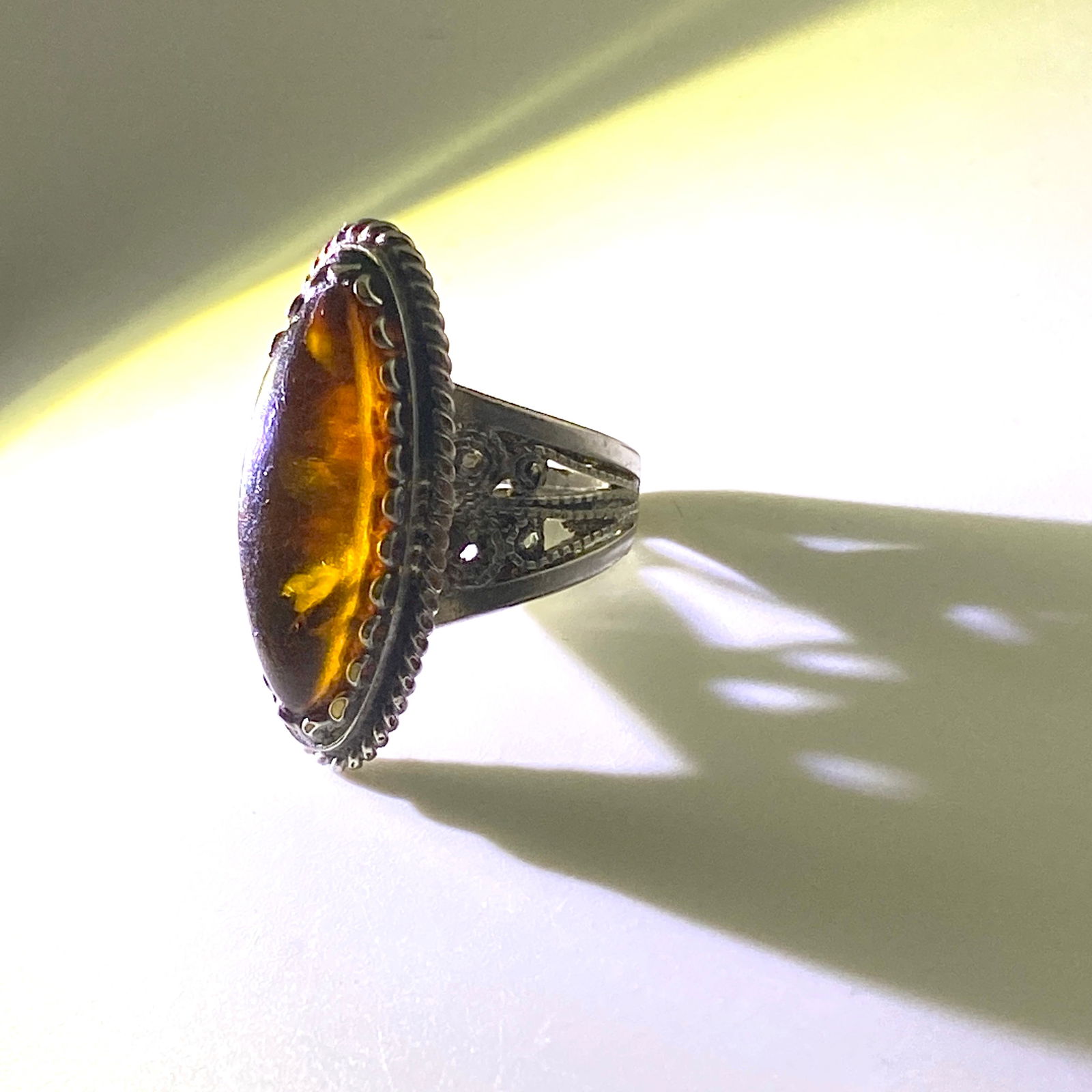 Fascinating Vintage Amber Ring - 6