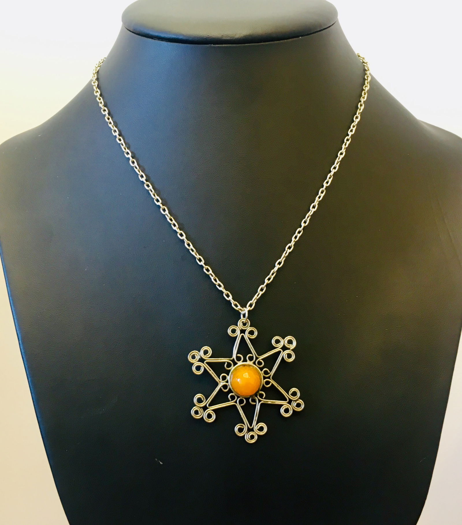 Exquisite Vintage Amber Pendant with chain, shaped like a Star - 2