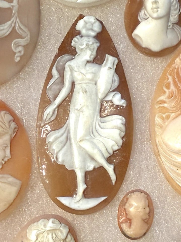 Huge Lot of Antique and Vintage Unmounted Shell Cameos – Please Refer to Photos - 13