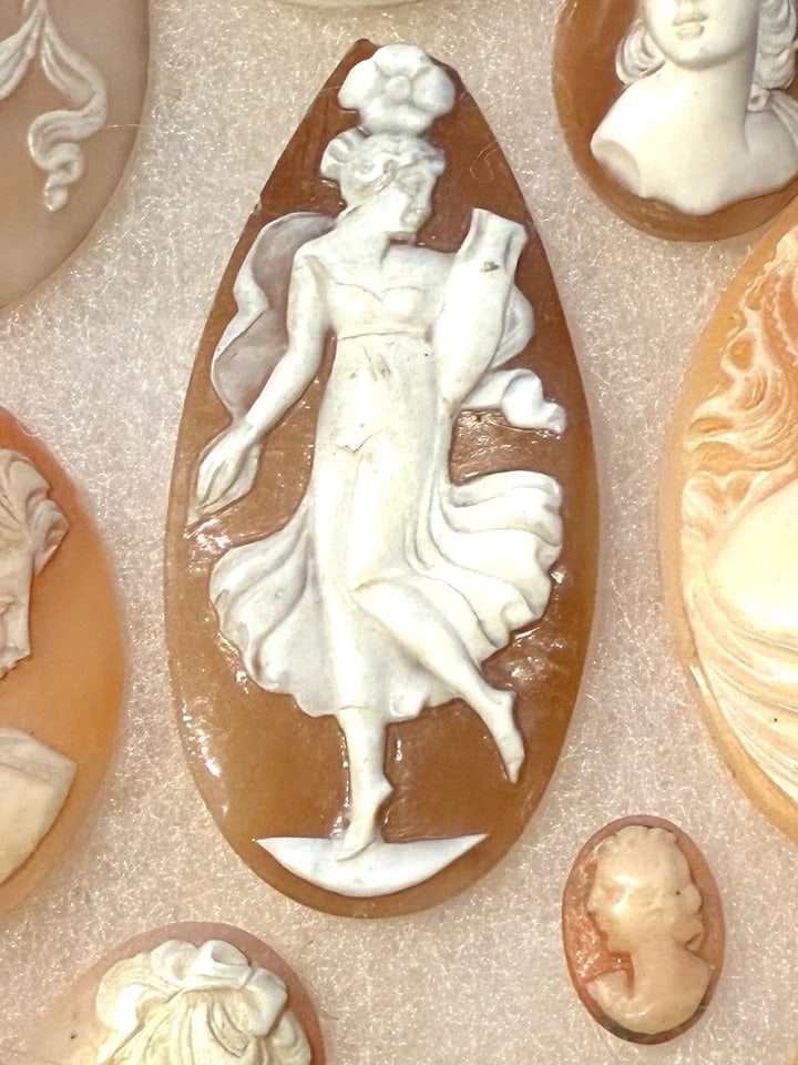 Huge Lot of Antique and Vintage Unmounted Shell Cameos – Please Refer to Photos - 14